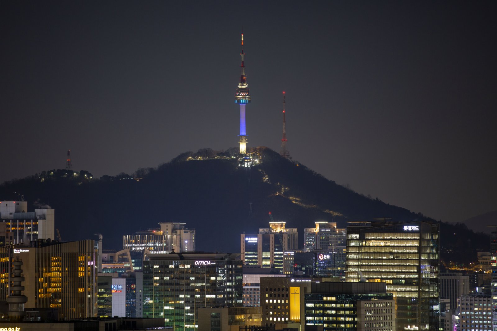 這是12月1日在韓國首爾拍攝的城市夜景。（新華社）