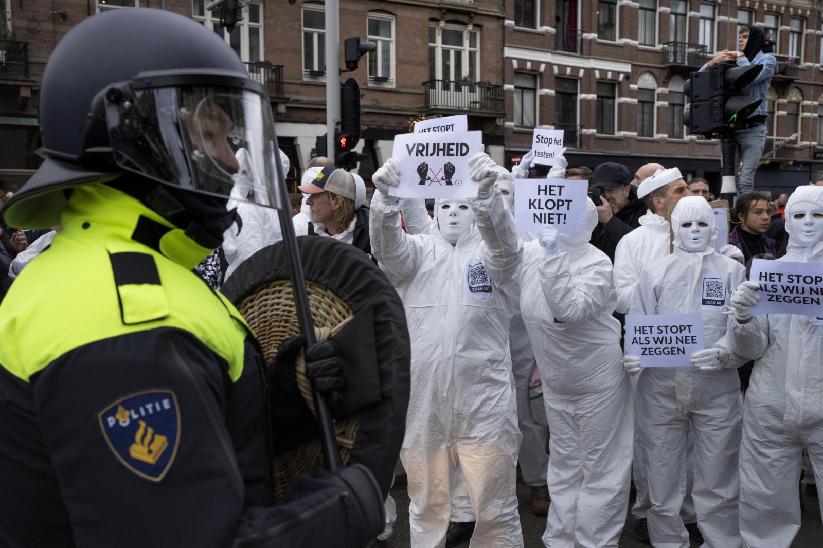 荷蘭阿姆斯特丹爆發反防疫示威　30人被捕