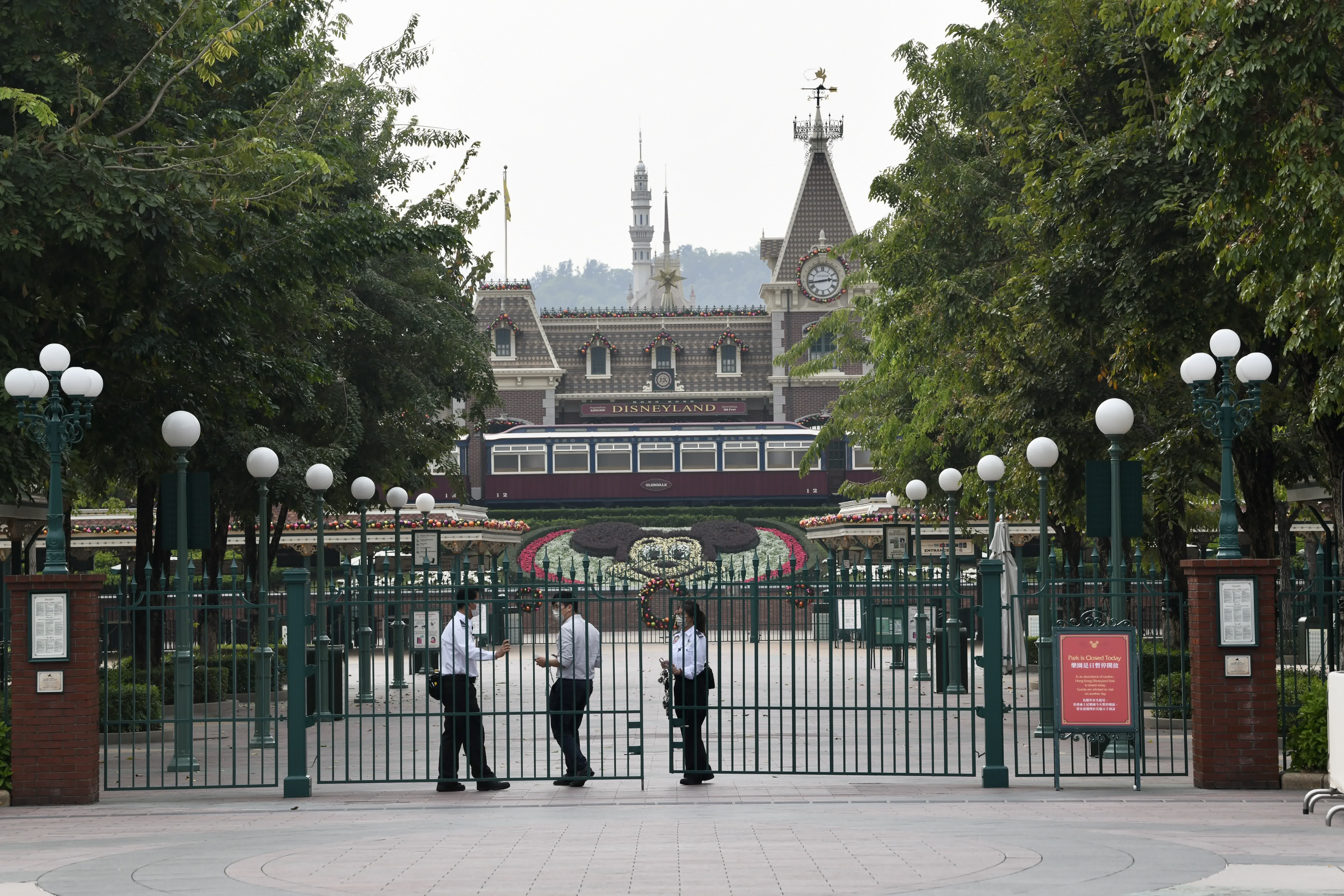 香港迪士尼樂園表示將於1月7日起至20日暫停開放。（香港中通社）