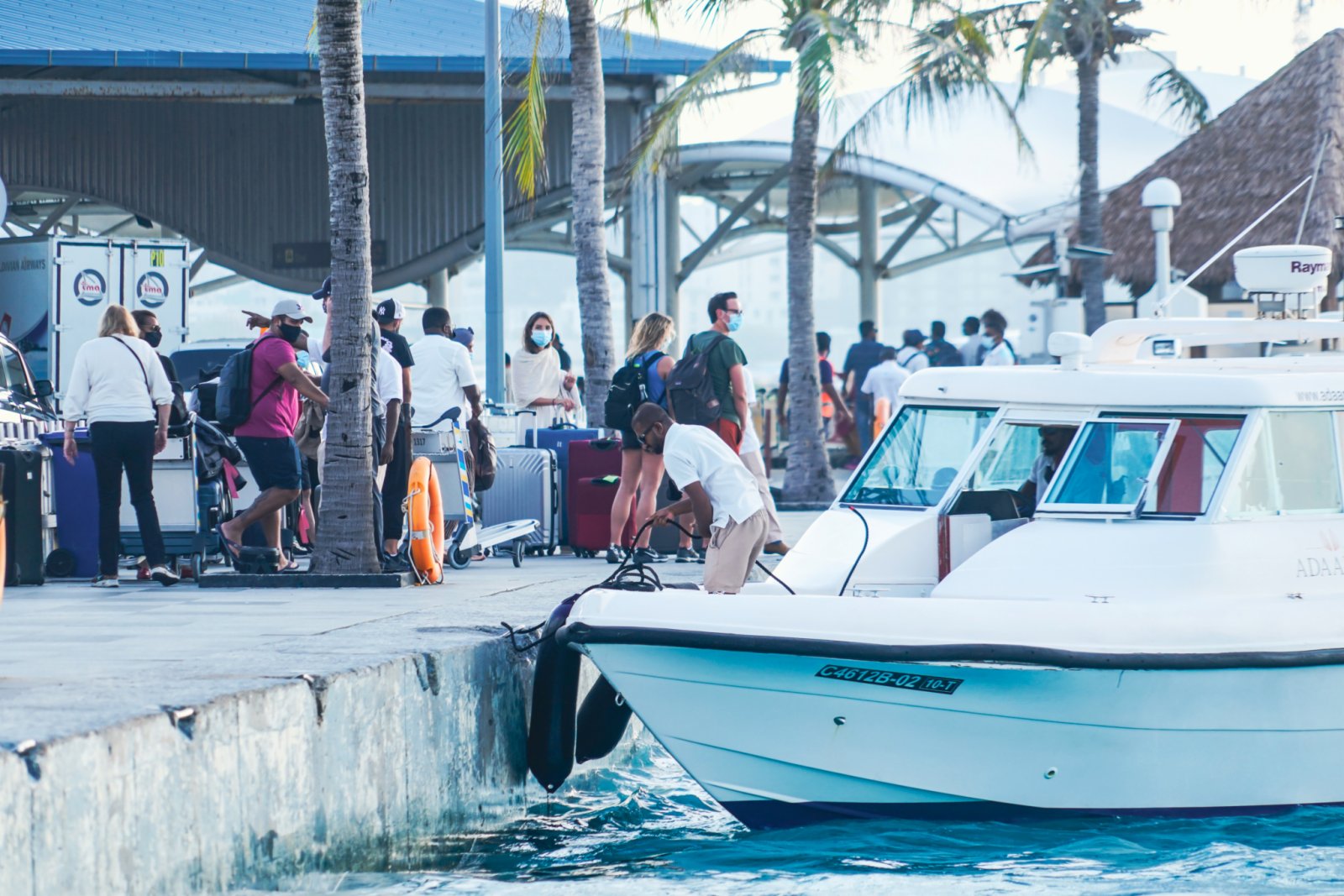 1月7日，遊客在馬爾代夫首都馬累等待乘坐遊艇。
