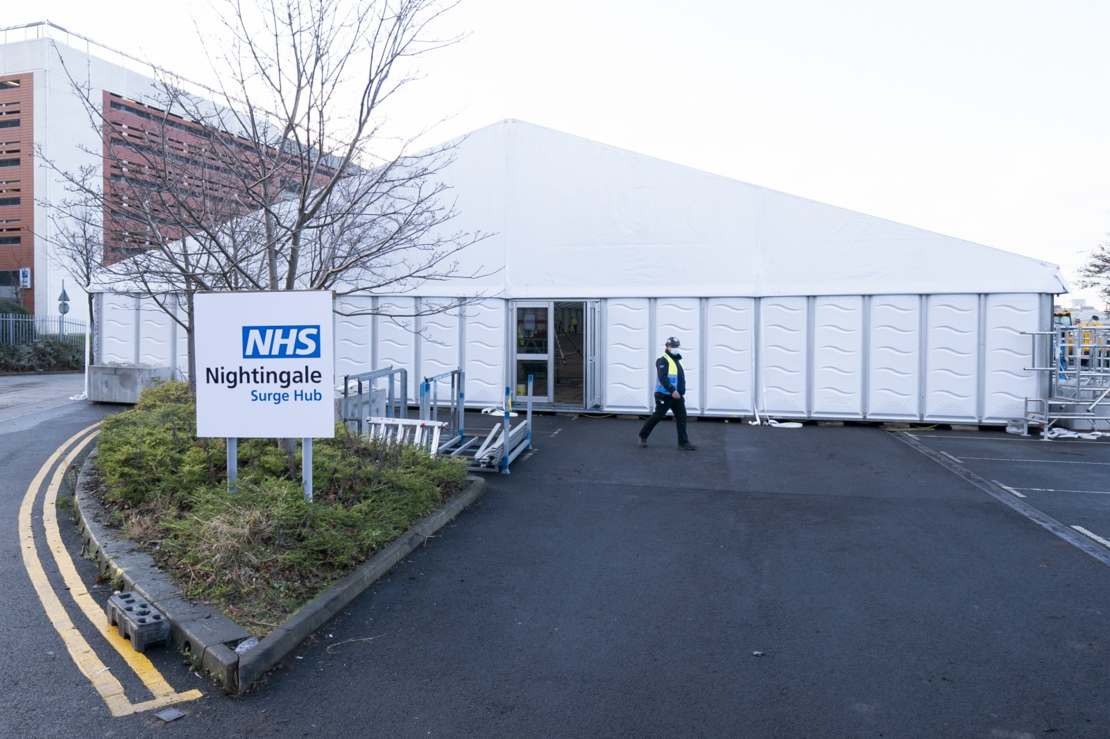 這是1月13日在英國利茲拍攝的一家正在建設中的臨時醫院。