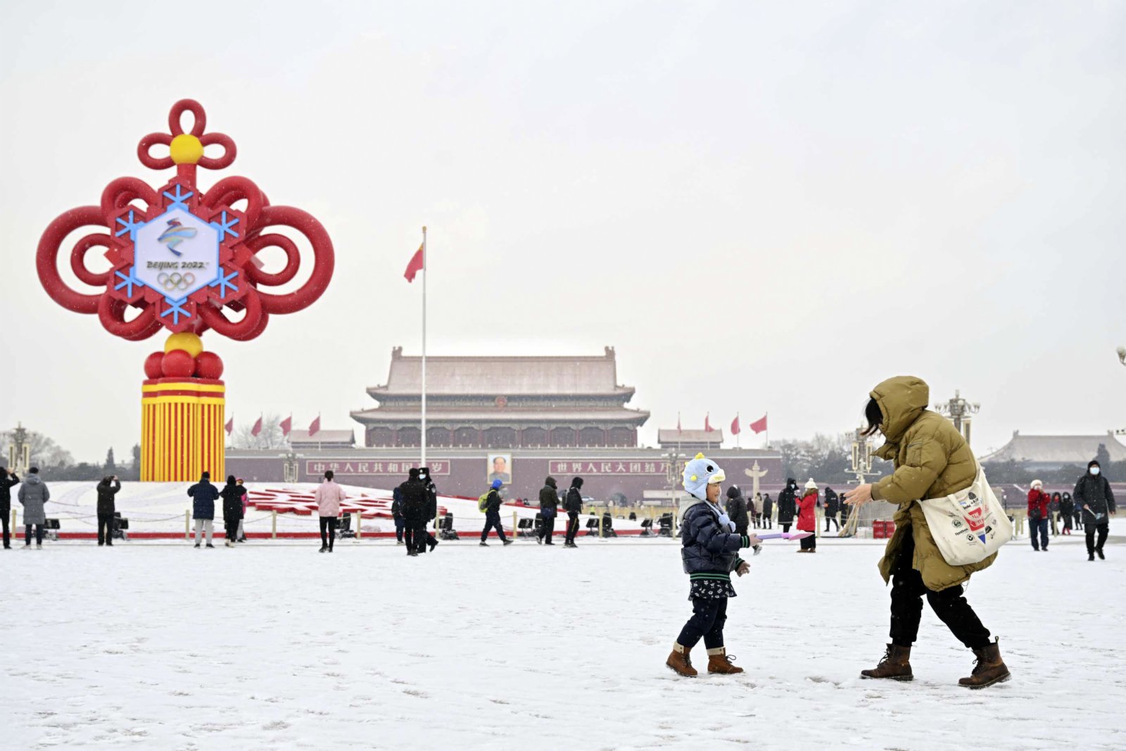 1月20日拍攝的雪中的天安門廣場。（新華社）