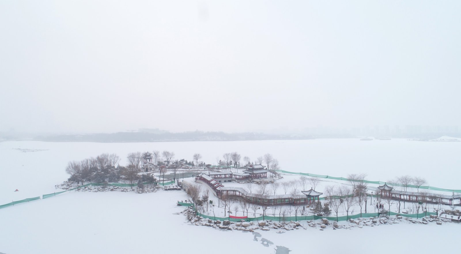 2月7日拍攝的寧夏銀川市閱海雪景。