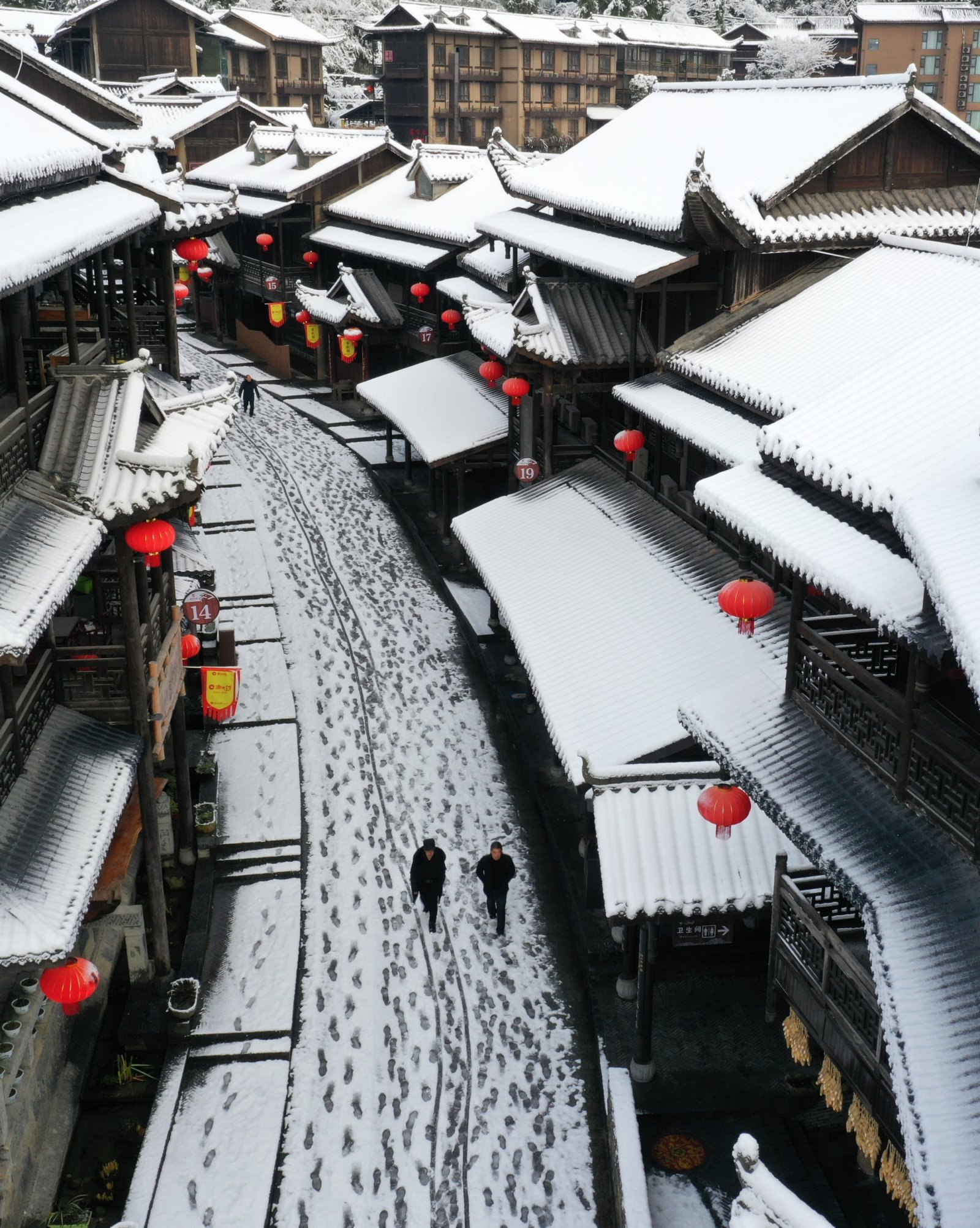 2月7日在重慶市酉陽土家族苗族自治縣酉州古城拍攝的雪後景色。