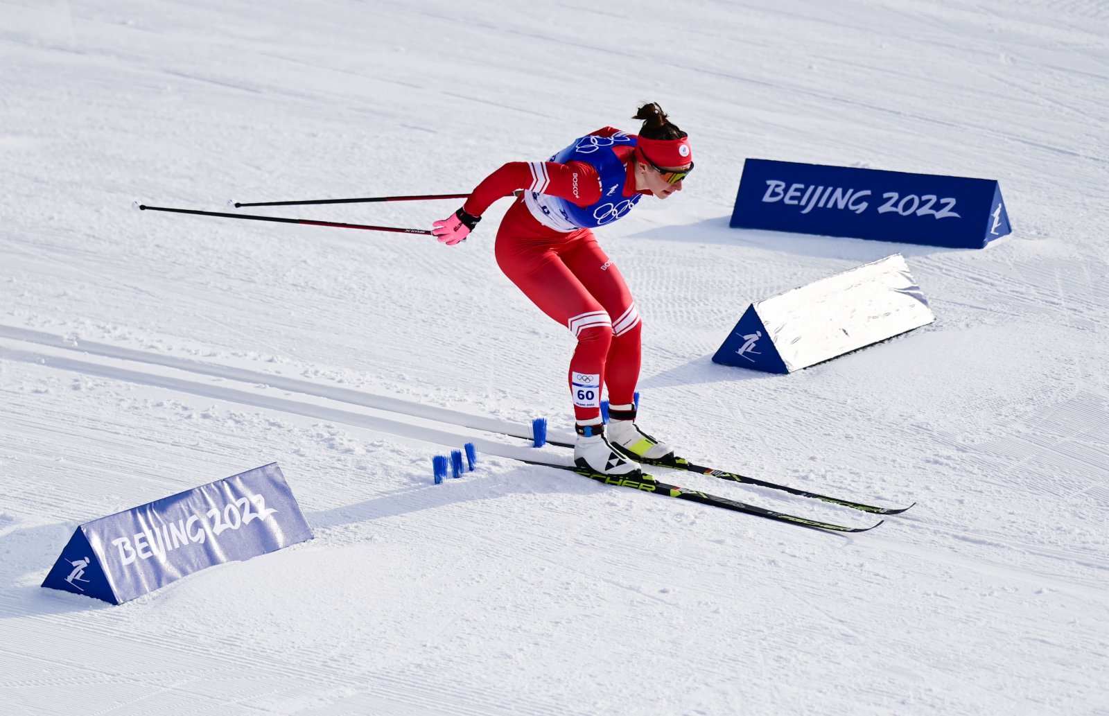 2月10日，俄羅斯奧委會選手納塔利婭·涅普里亞耶娃在比賽中。（新華社）