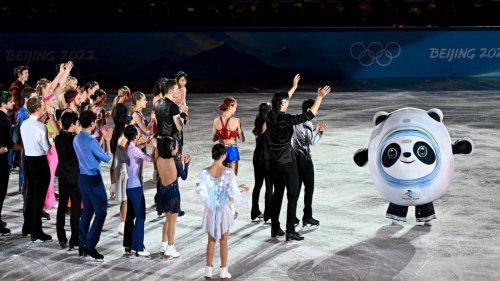 北京冬奧會舉行花樣滑冰表演滑