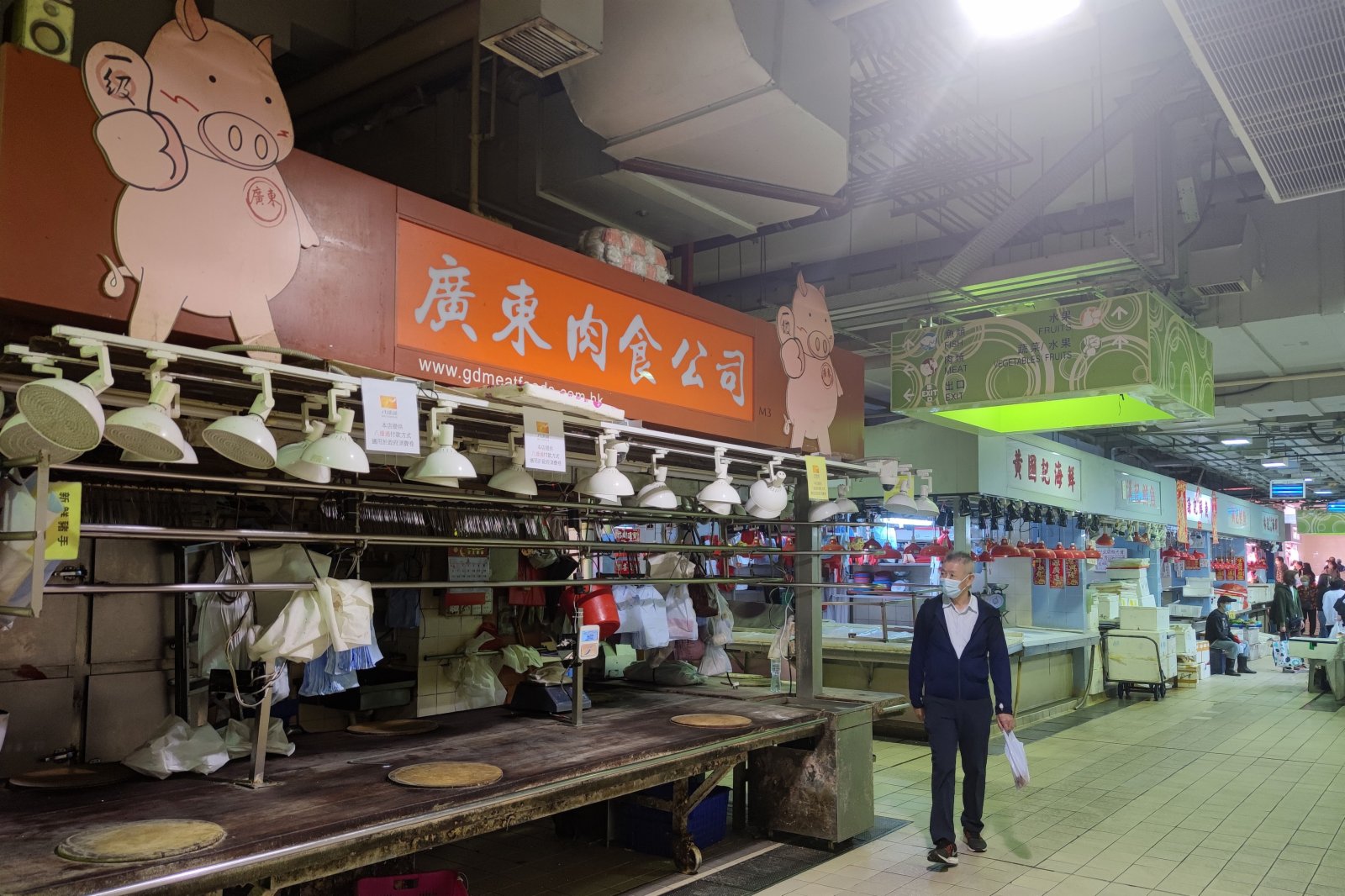 上水屠房繼續停運進行清潔消毒，為重新運作做準備。（中新社）