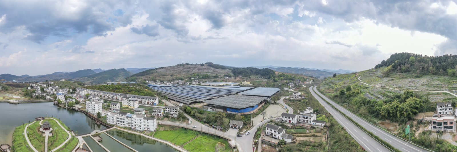 3月14日拍攝的重慶市豐都縣高家鎮建國村（無人機全景照片）。（新華社）