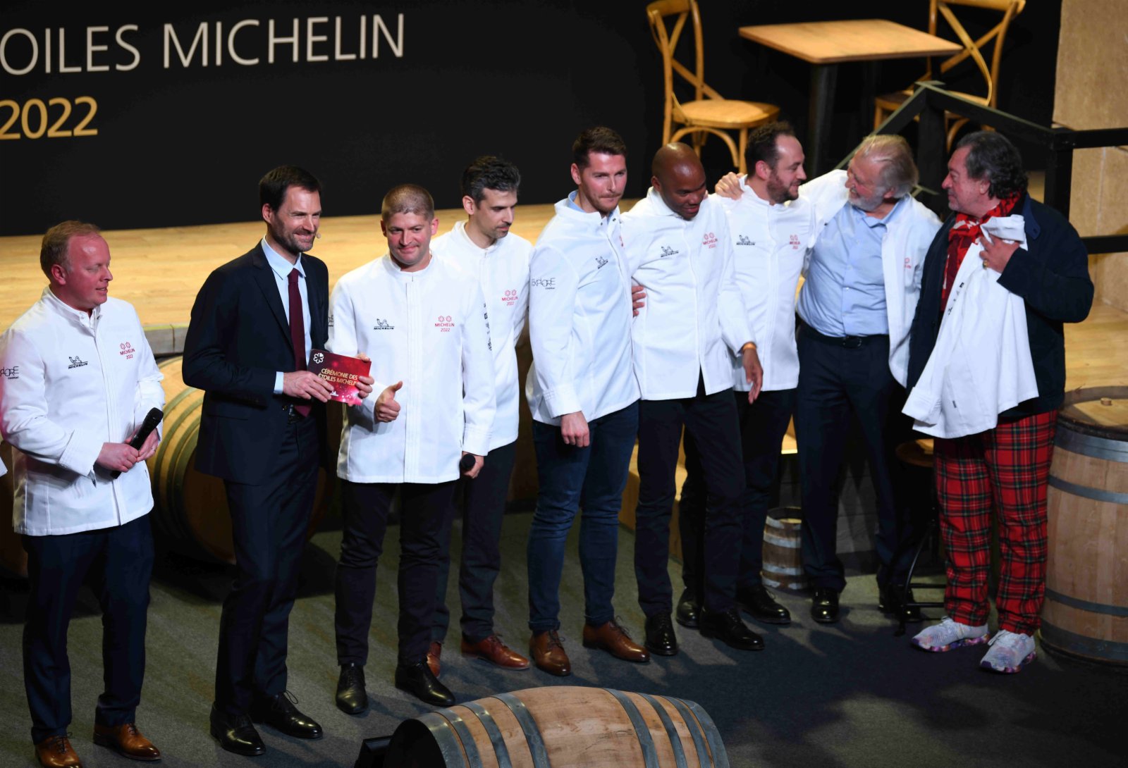 2022年法國版指南新增6家二星餐館，這些二星餐館的經營者在當天舉行的星級餐館揭曉儀式上集體亮相。