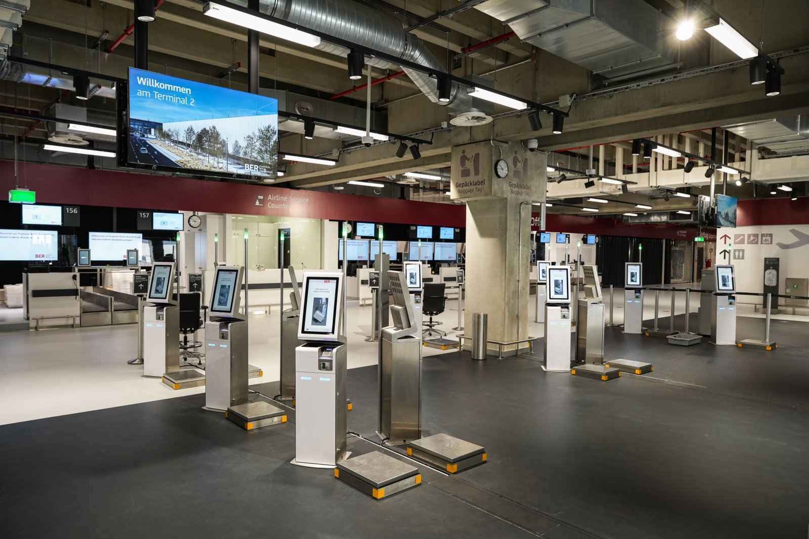 這是3月23日在德國首都柏林南郊拍攝的柏林-勃蘭登堡機場2號航站樓內景。（新華社）