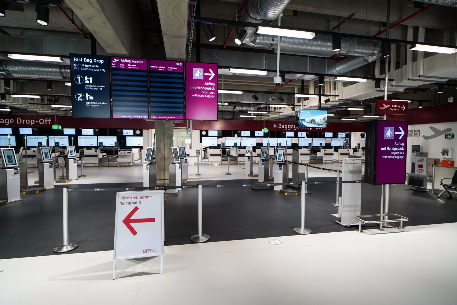 這是3月23日在德國首都柏林南郊拍攝的柏林-勃蘭登堡機場2號航站樓內景。（新華社）