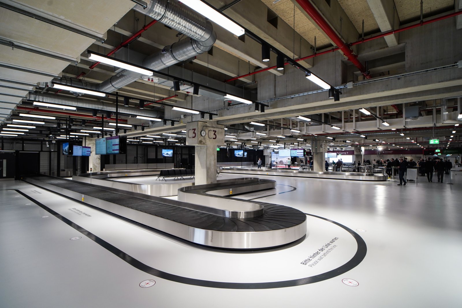 這是3月23日在德國首都柏林南郊拍攝的柏林-勃蘭登堡機場2號航站樓內景。（新華社）