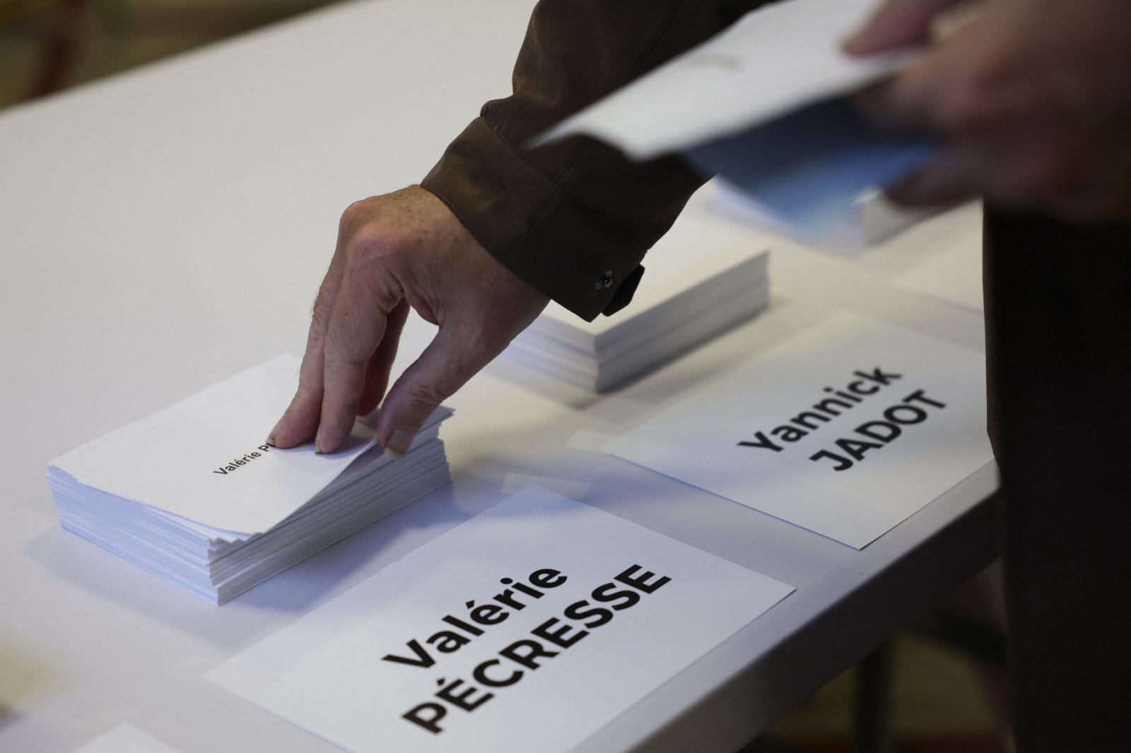 法國總統選舉首輪投票正式開始
