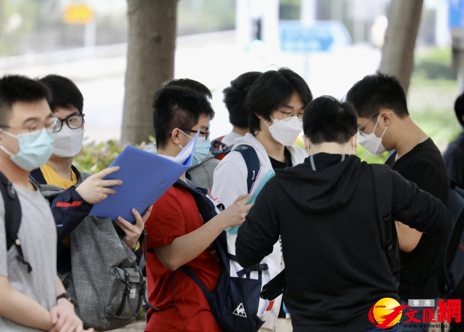 學生抓緊最後時間溫習知識點。（大公文匯全媒體記者李斯哲 攝）