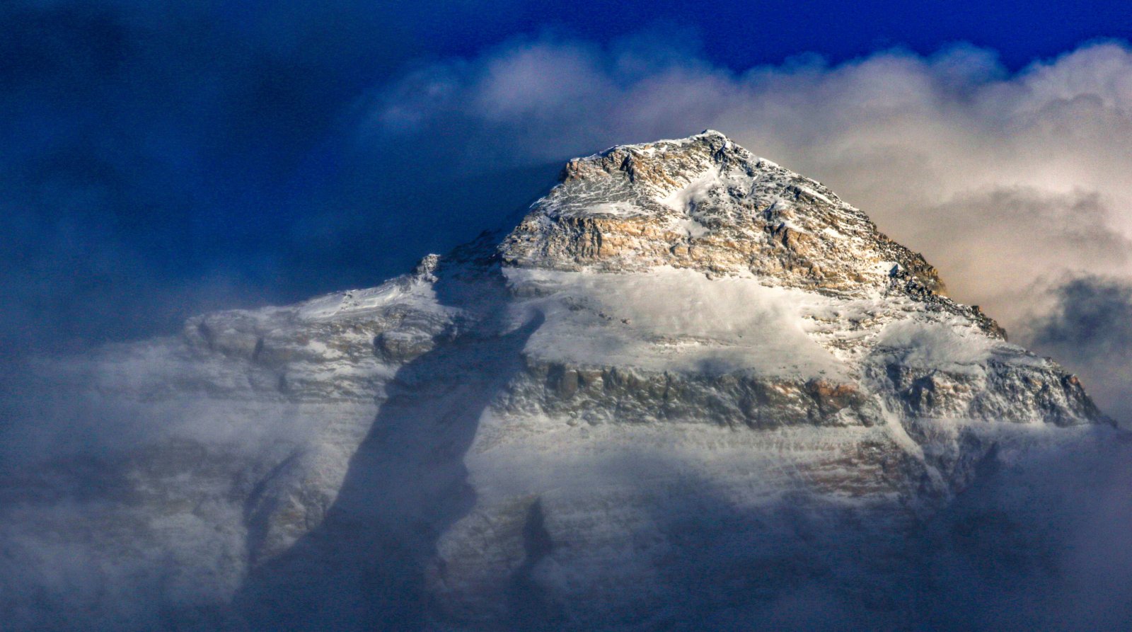 這是5月2日拍攝的珠穆朗瑪峰。