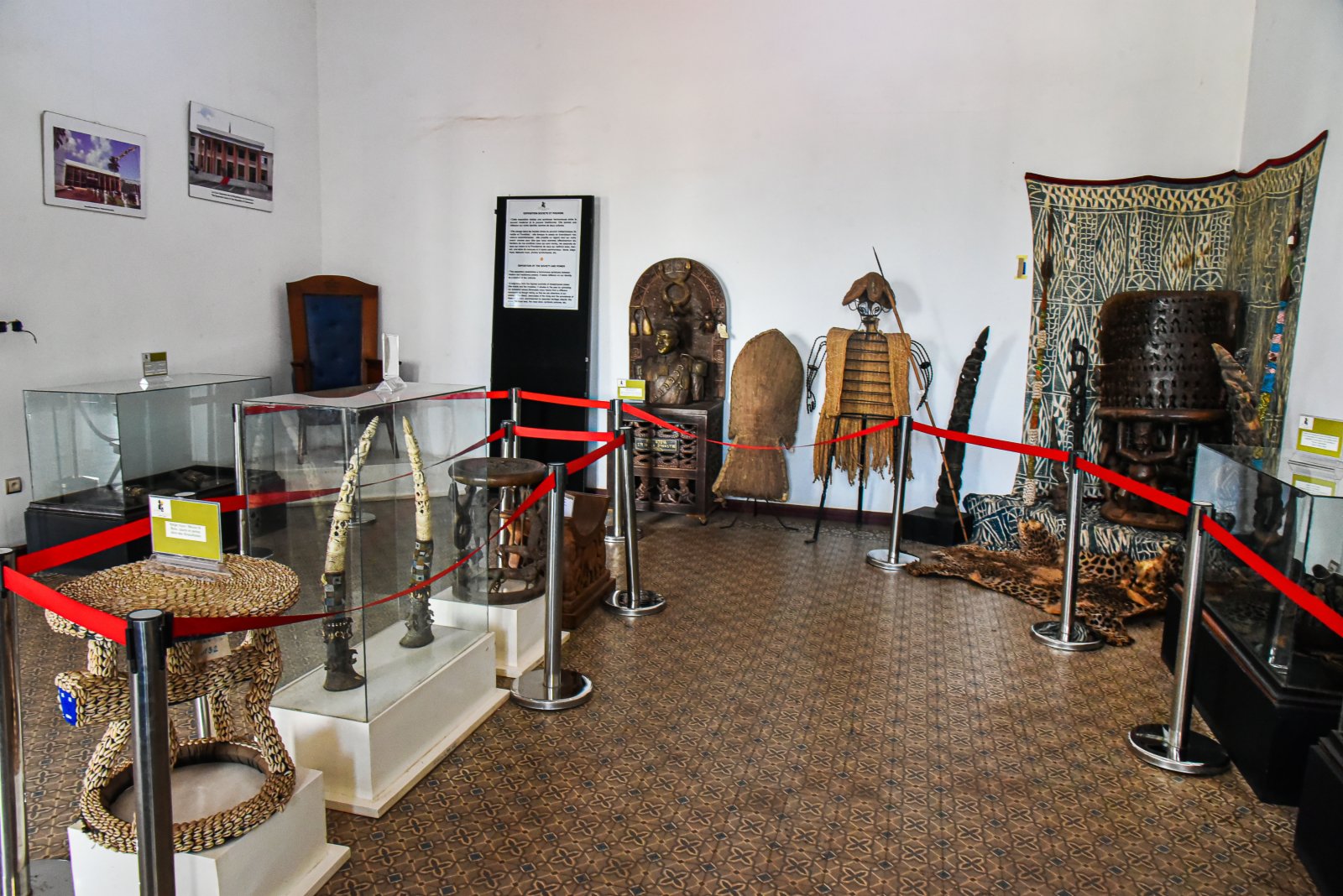 這是5月15日在喀麥隆首都雅溫得國家博物館內拍攝的傳統部落王國展品。（新華社）