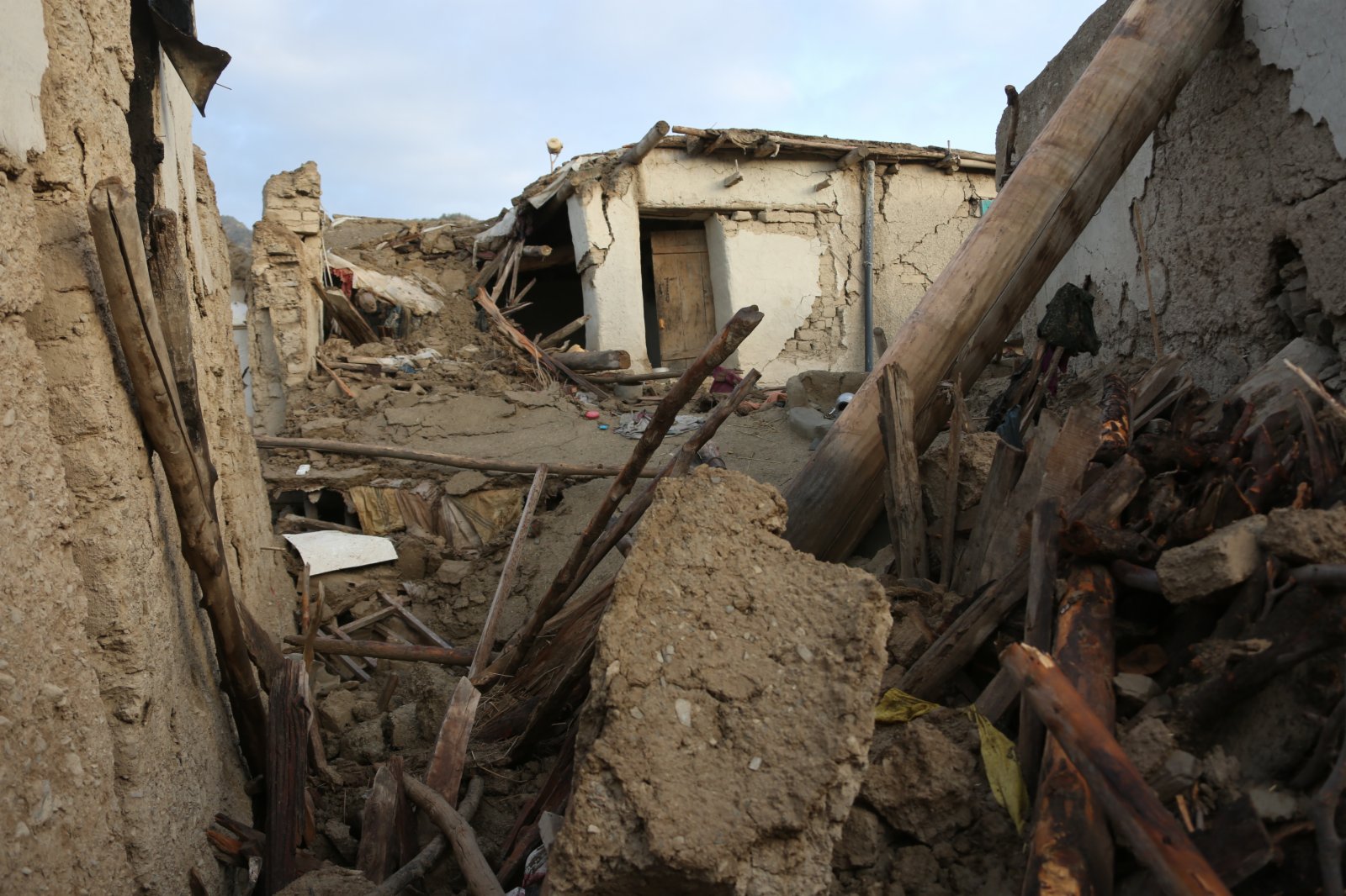 阿富汗帕克提卡省地震災區的房屋廢墟。（新華社）