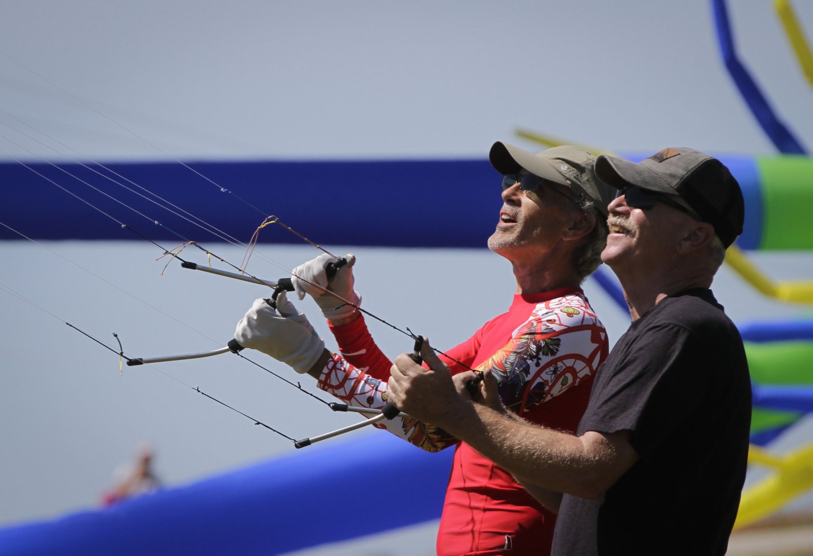 風箏專家展示花式風箏技術。
