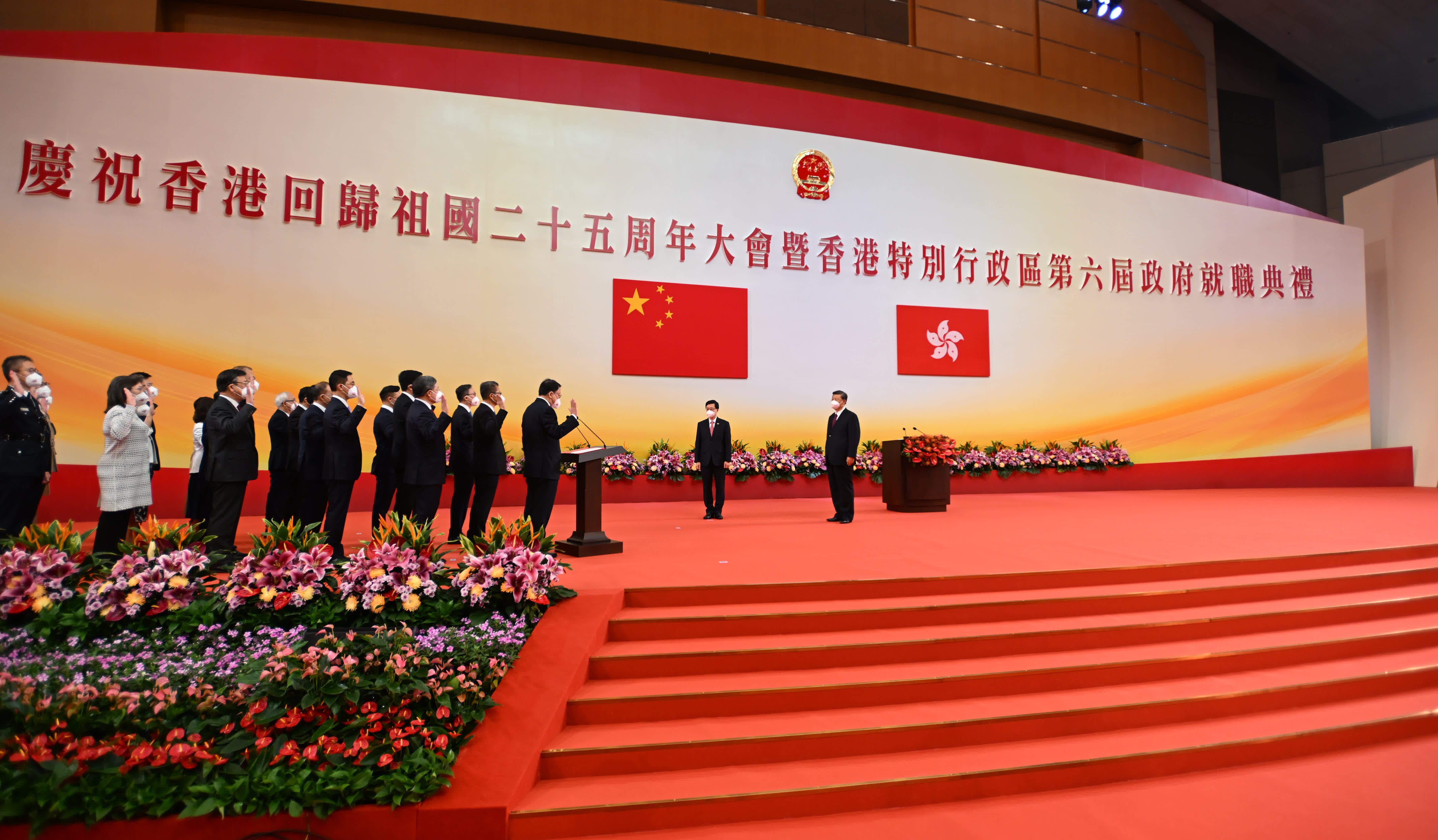 習近平主席監誓，香港特別行政區第六屆政府主要官員在李家超帶領下宣誓就職。