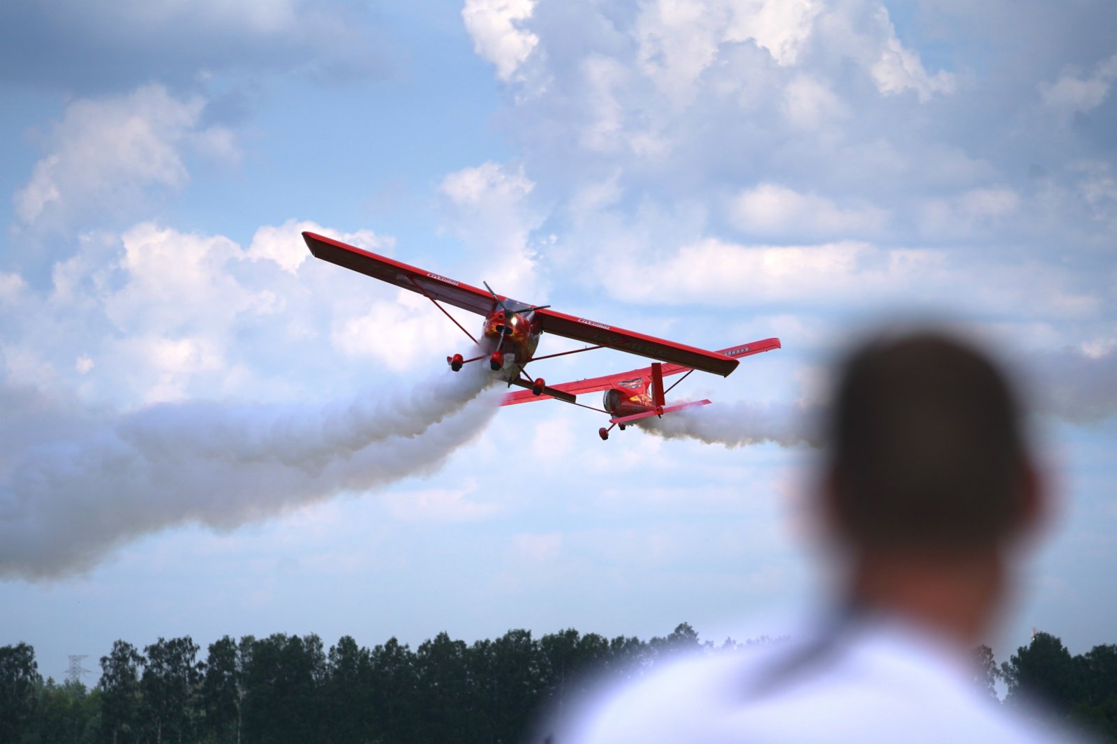 拉脫維亞利姆巴日航展舉行飛行表演。（新華社）