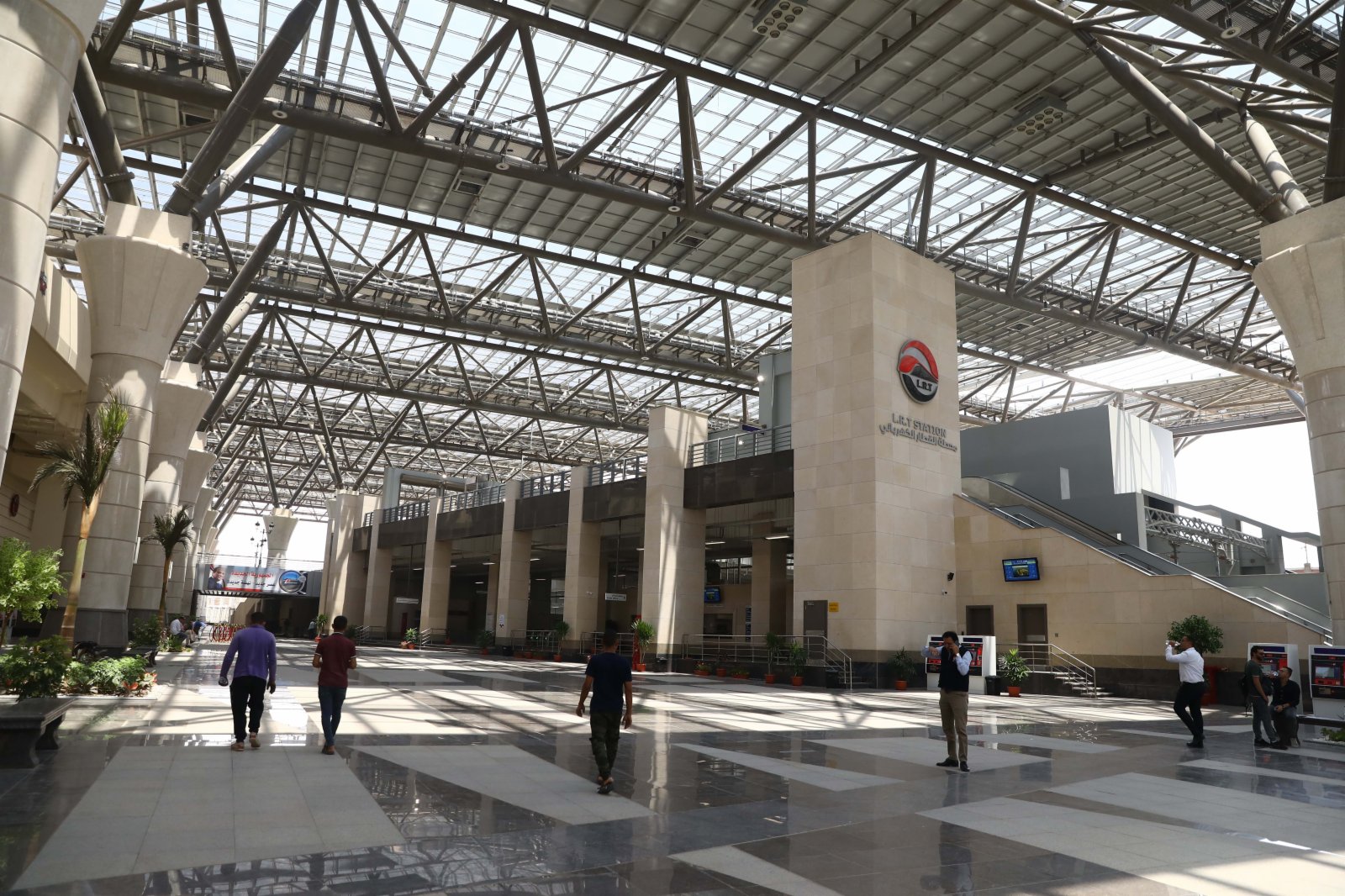 埃及開羅東部齋月十日城輕軌鐵路起點站阿德利·曼蘇爾站。（新華社）