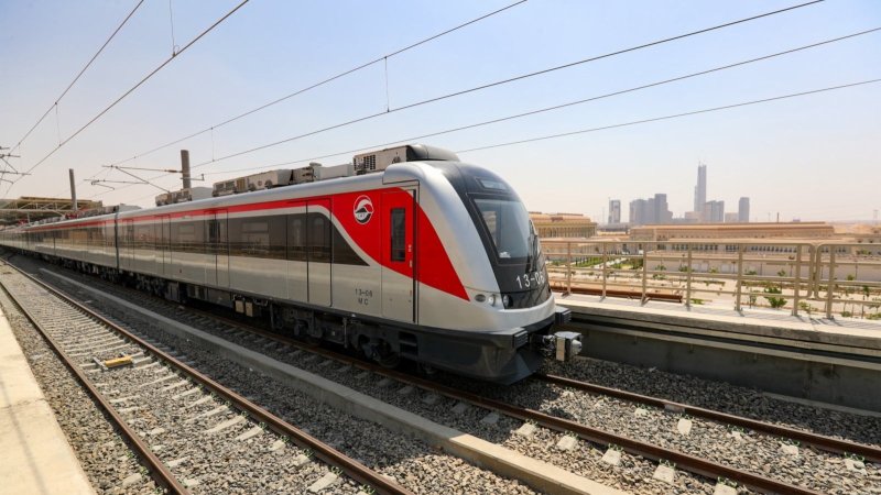 中企承建埃及首條輕軌鐵路通車試運行
