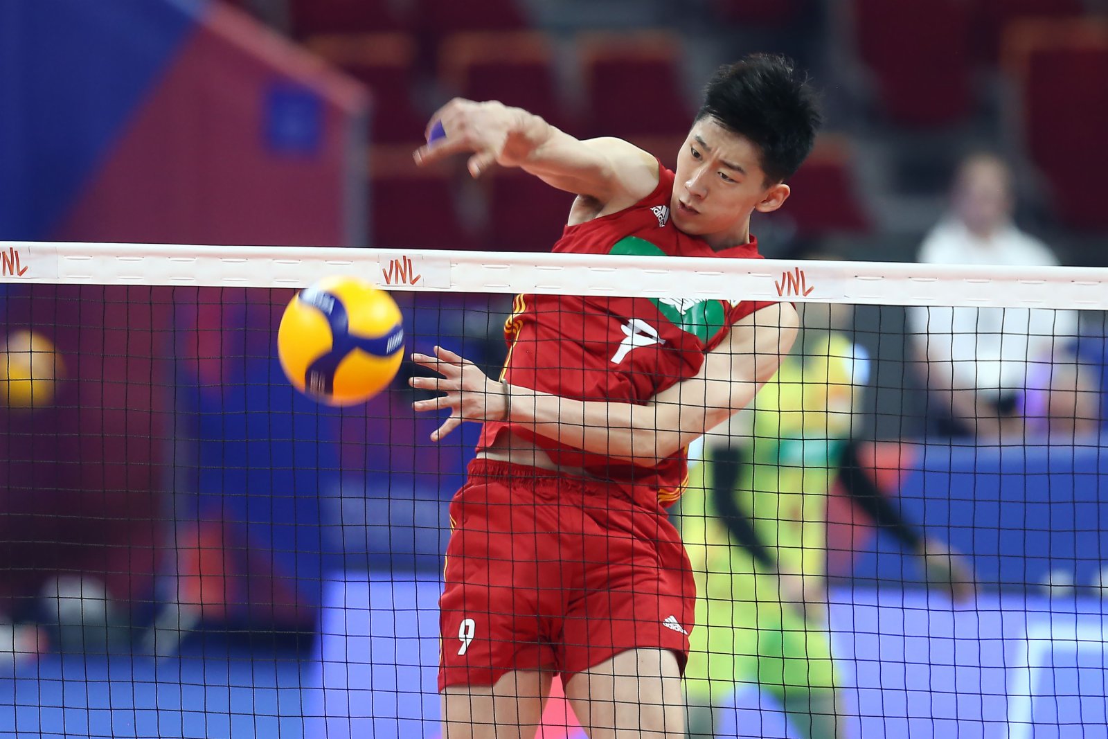 中國隊球員李詠臻在比賽中進攻。