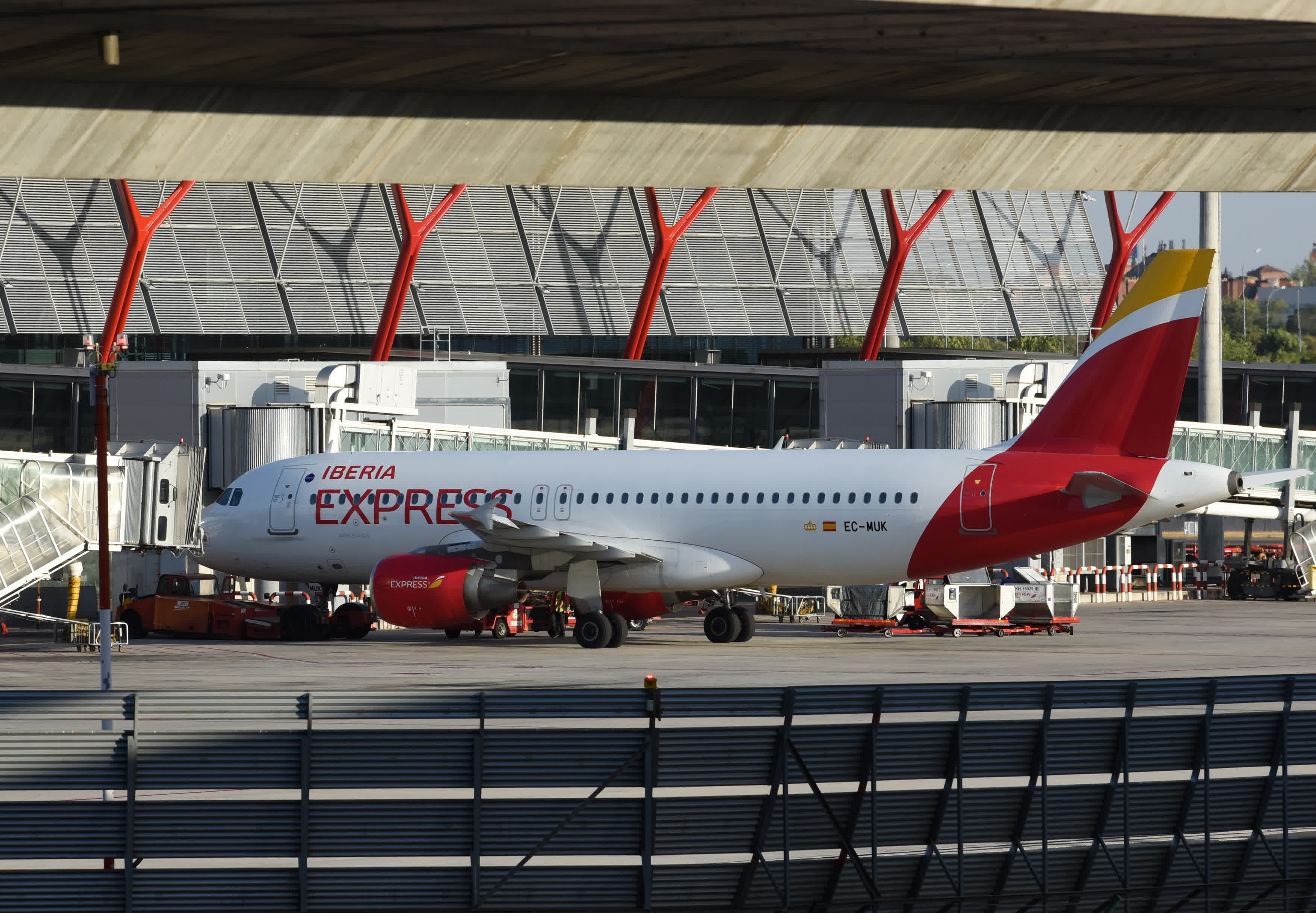 這是8月29日在西班牙馬德里巴拉哈斯機場拍攝的伊比利亞航空公司飛機。（新華社）