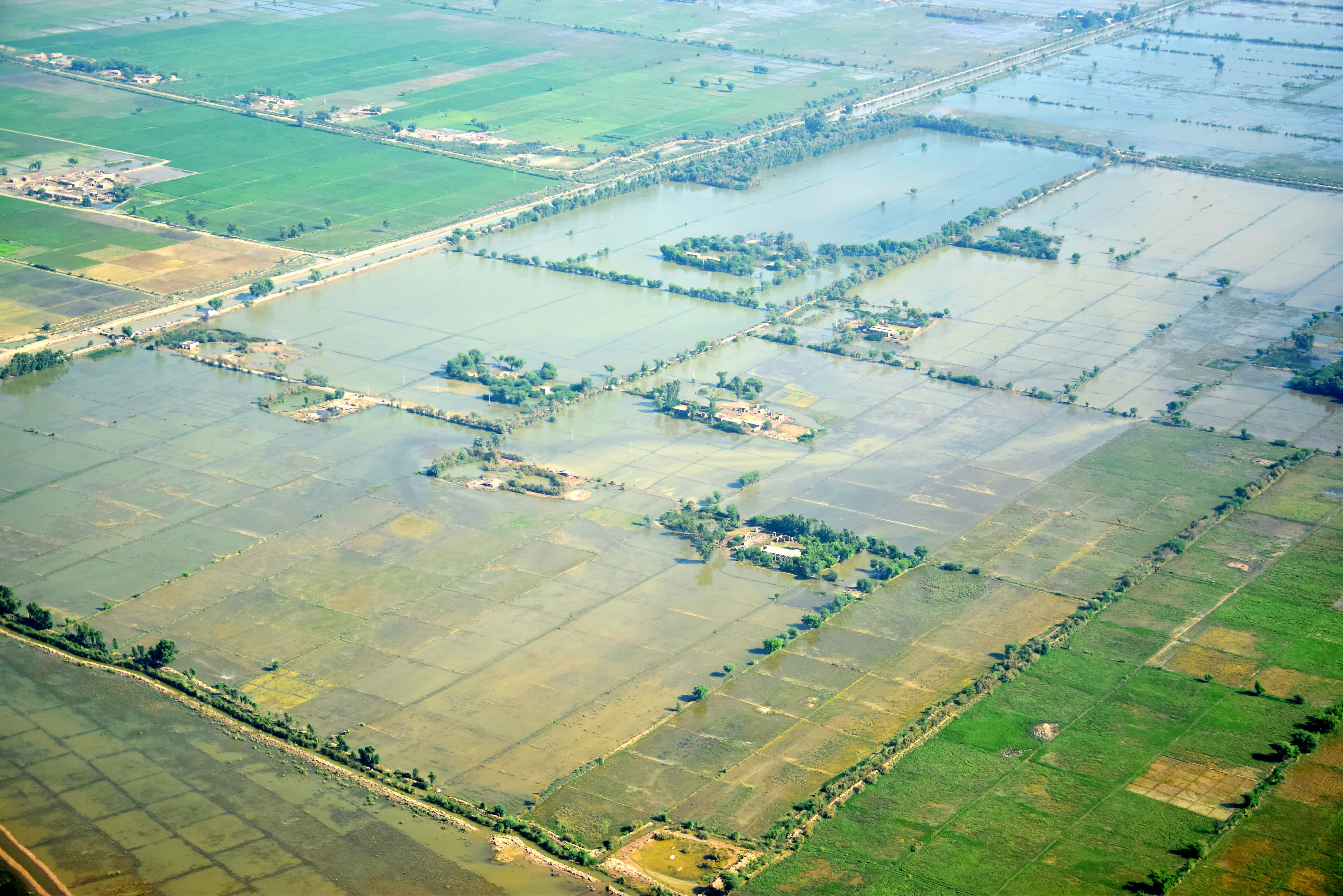 這是9月3日在巴基斯坦俾路支省航拍的洪災現場。（新華社）