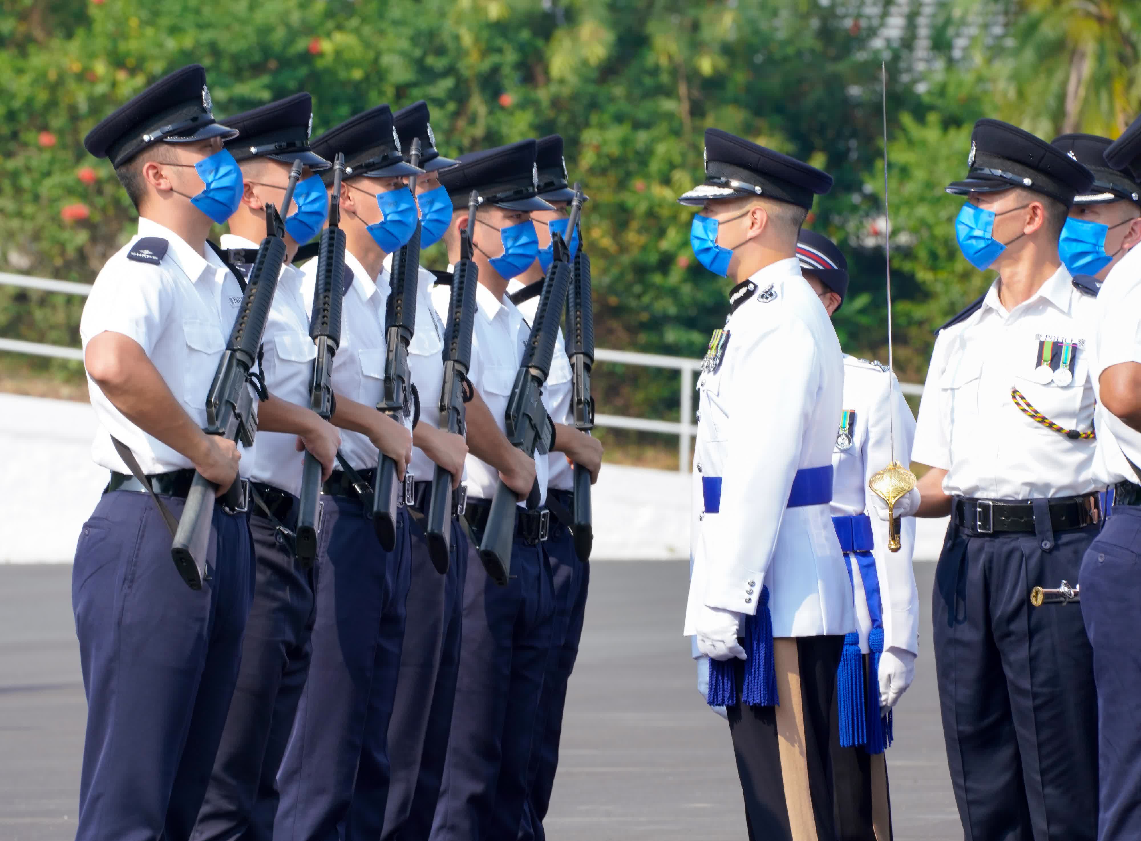 警務處副處長（管理）周一鳴今日（17日）在香港警察學院舉行的結業會操檢閱35名見習督察及58名學警。（政府新聞處）