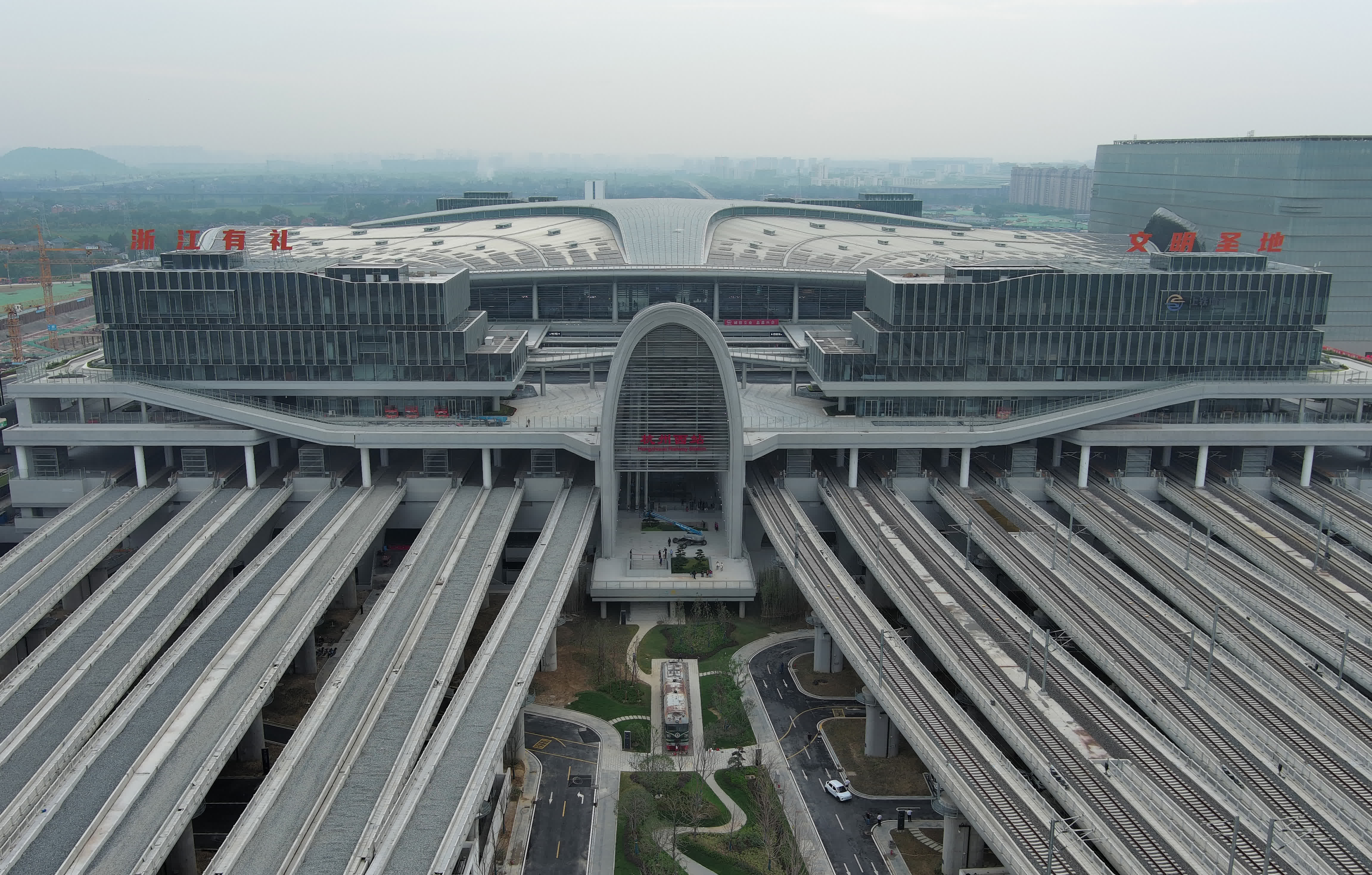 航拍杭州西站「站場拉開」式建設結構，實現「中央進站 兩端候車」。（無人機照片）（中新網）