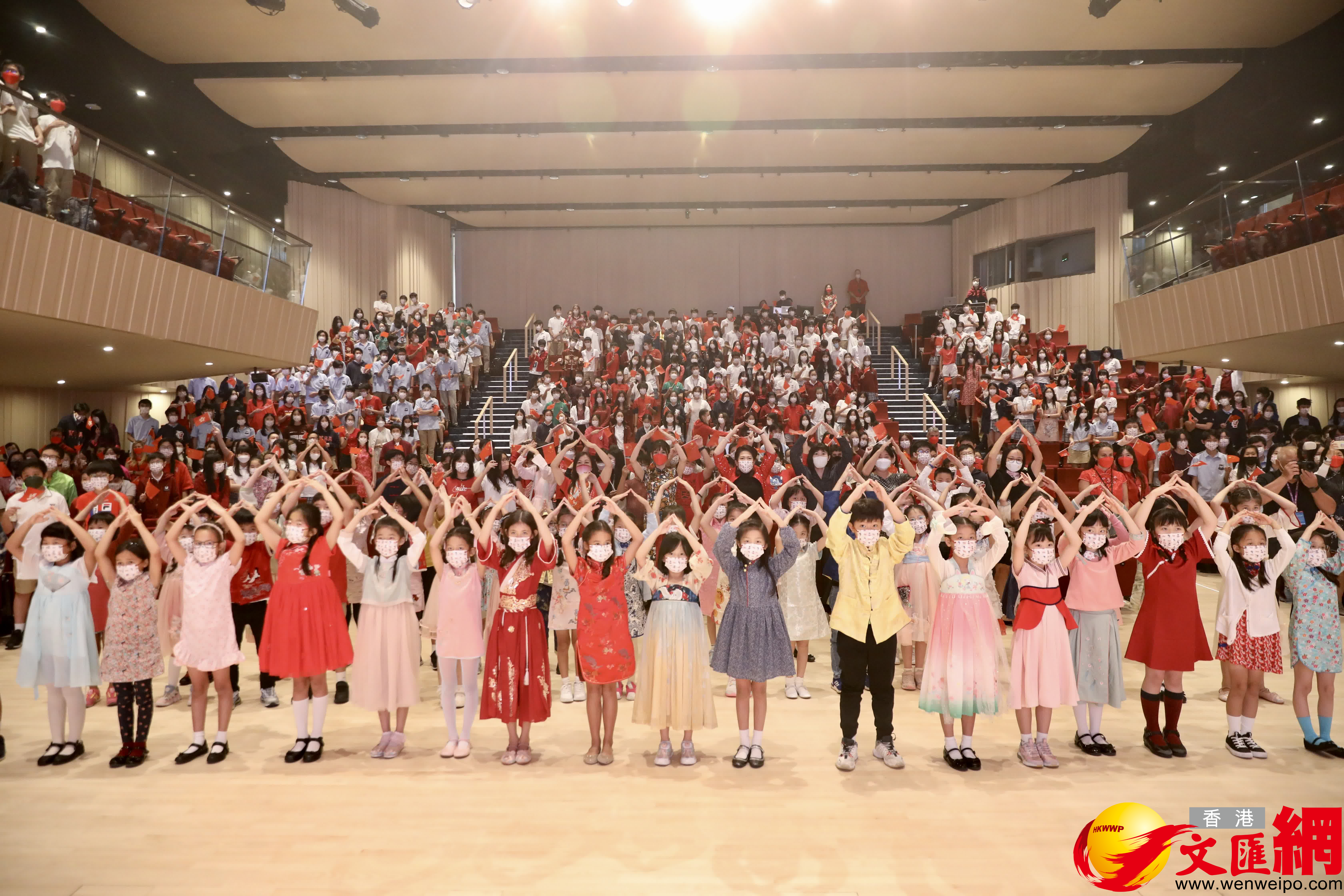 逾千名師生在香港滬江維多利亞學校舉行匯演。（大公文匯全媒體記者李斯哲 攝）