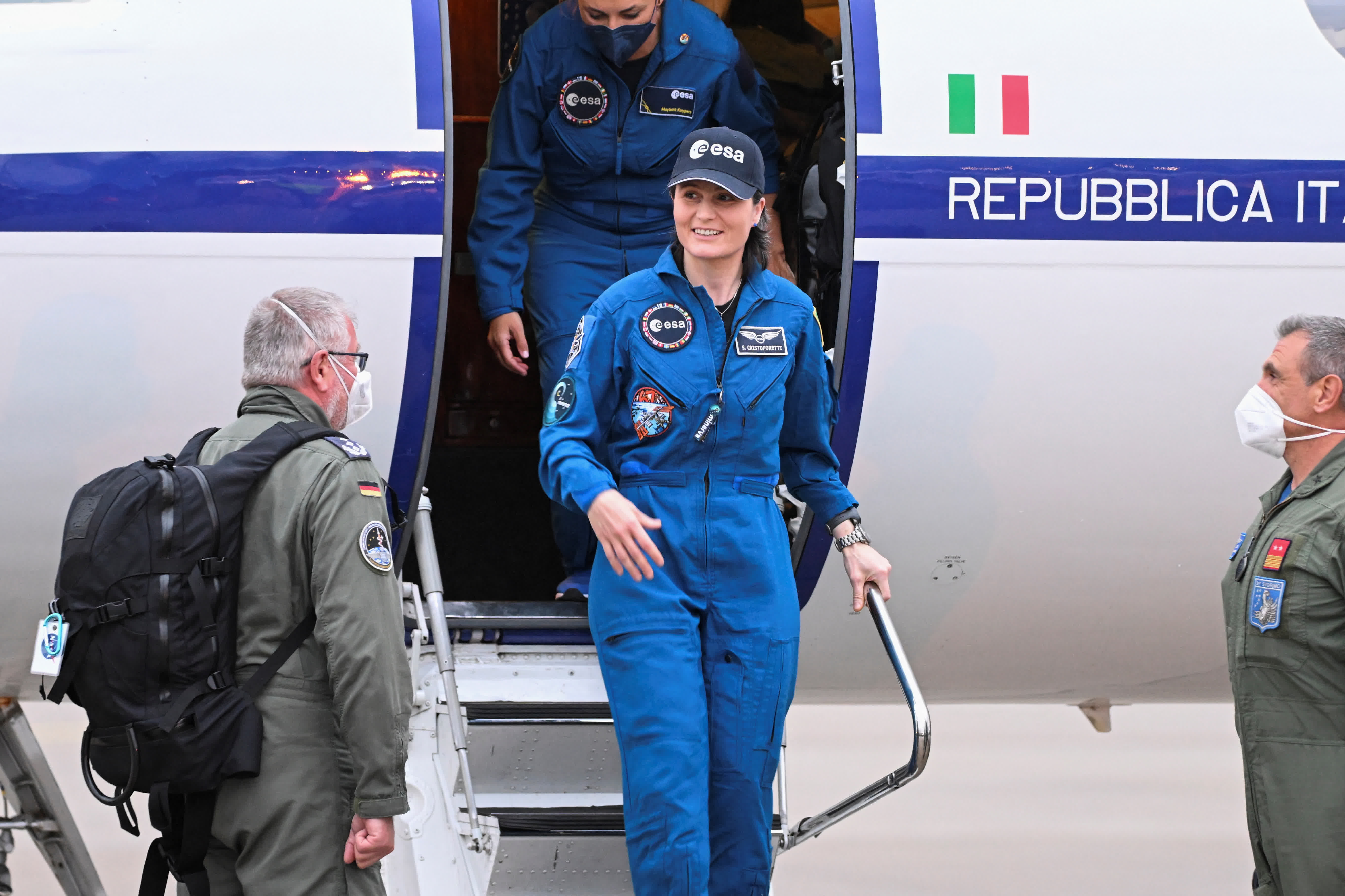 寫下《蘭亭集序》名句的意大利女宇航員返回地球