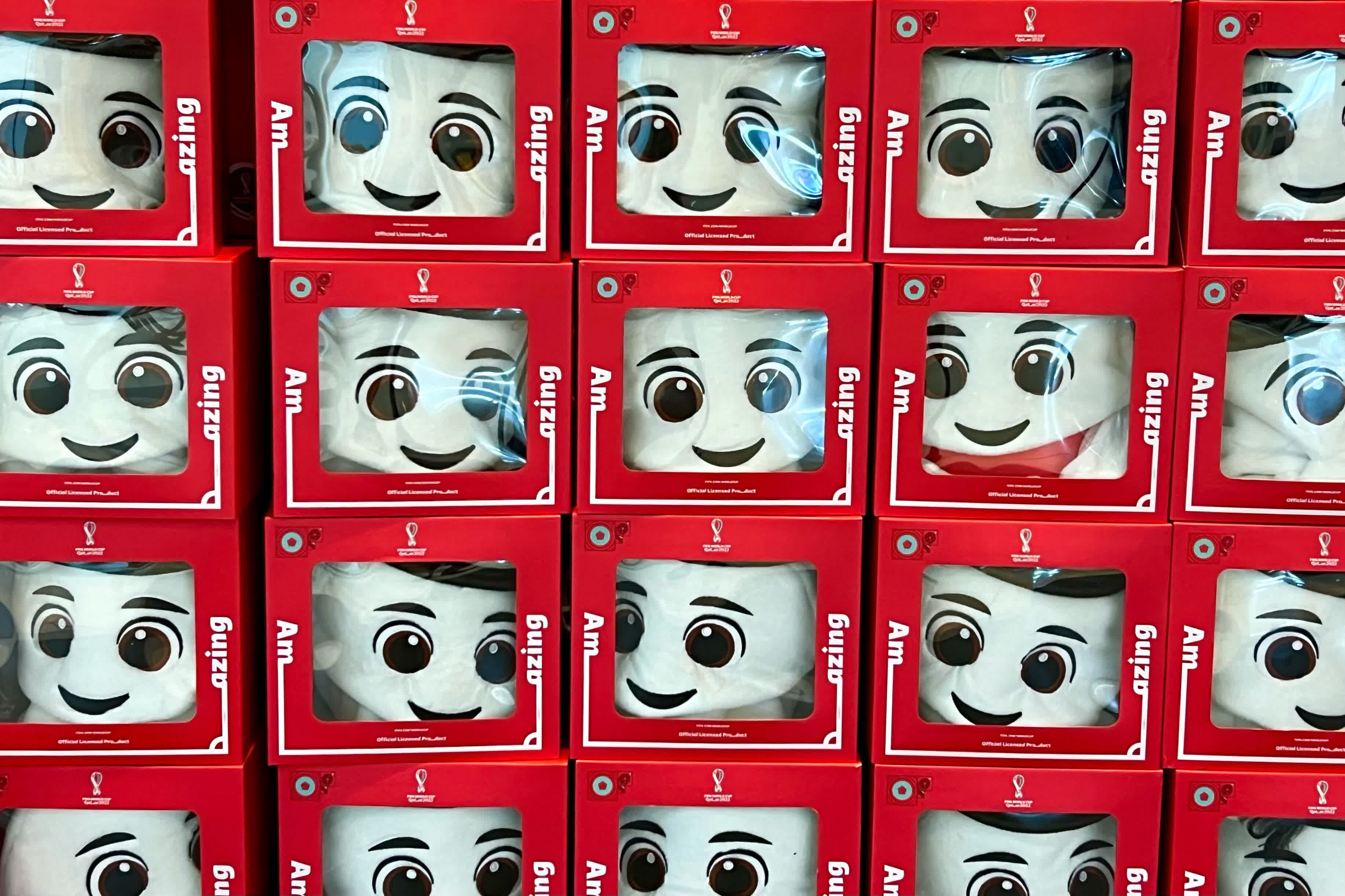 圖為這枚古靈精怪的「餃子皮」活力四射地出現在多哈的街頭，萌化人心。（法新社）