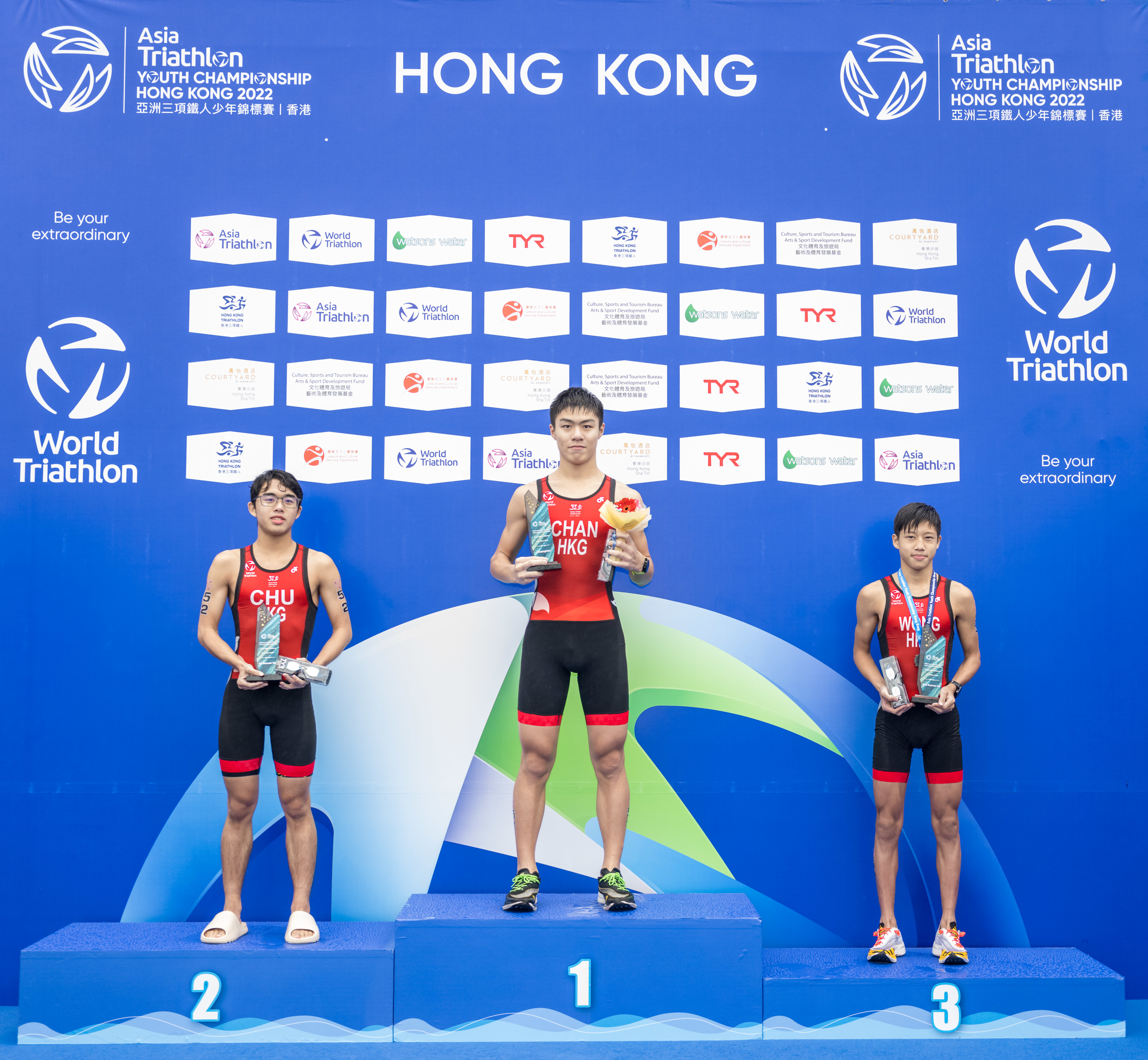 男子精英少年組得獎者，左起：亞軍朱昕浩（香港）、冠軍陳睿浲（香港）、季軍黃嘉豪（香港）。（主辦方供圖）