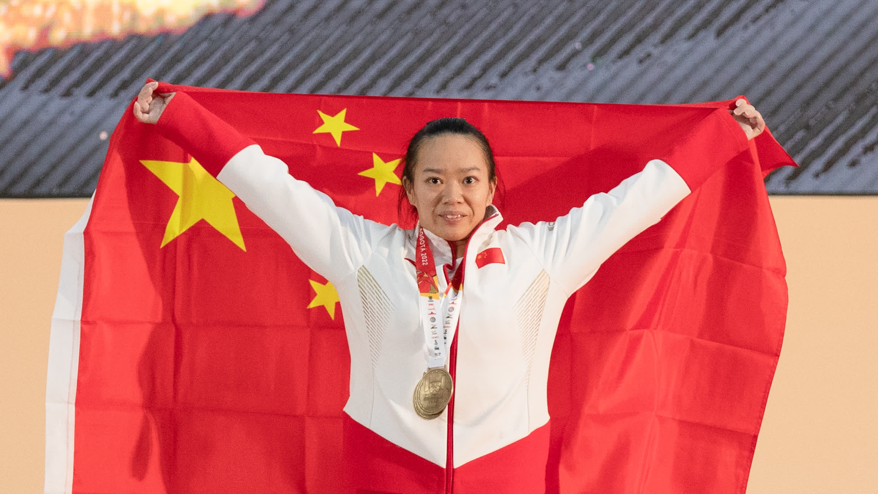 12月6日，中國選手蔣惠花在頒獎儀式上。（新華社）