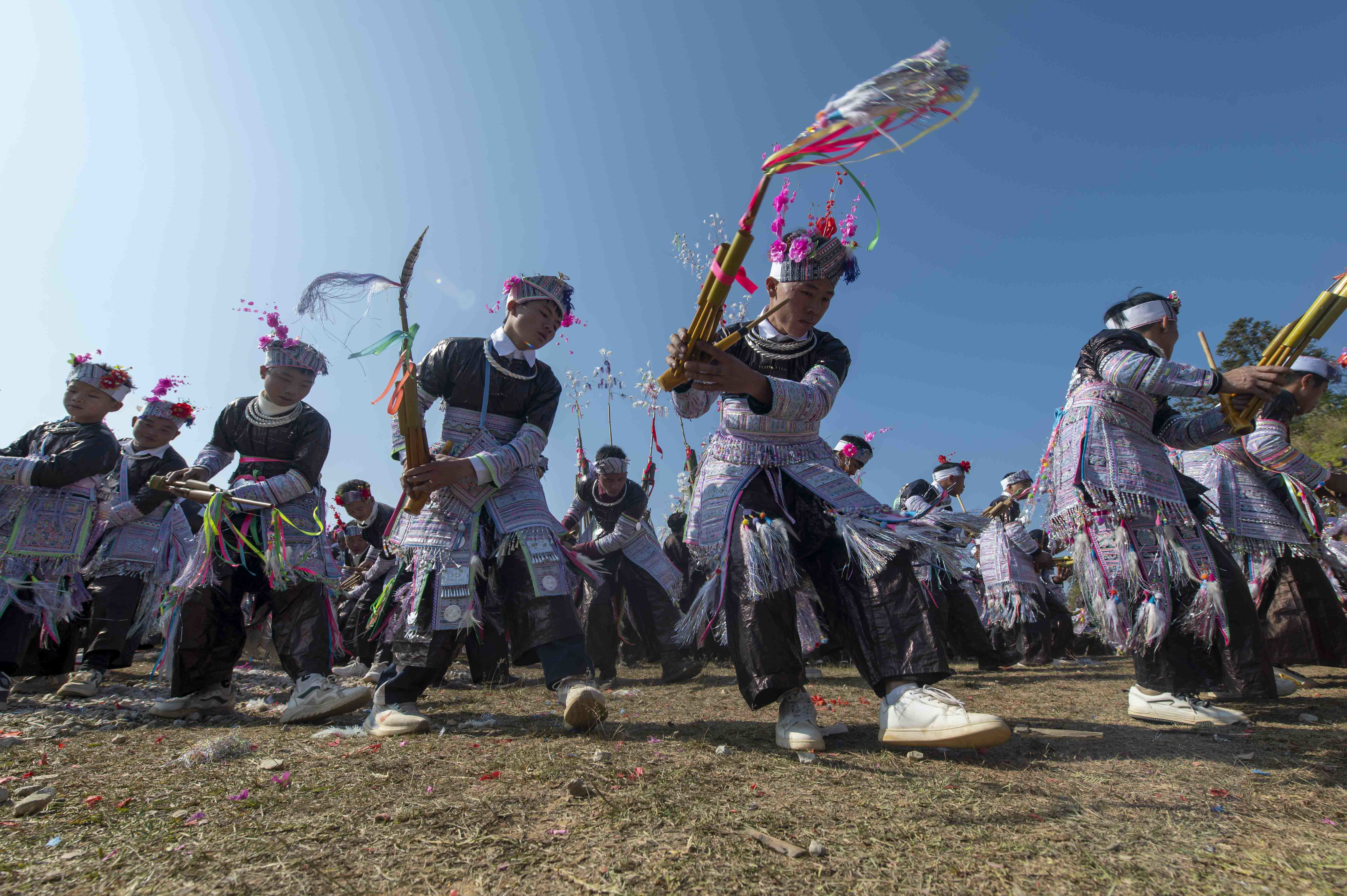 12月12日，在貴州省從江縣上歹村，村民歡度蘆笙節。（新華社）