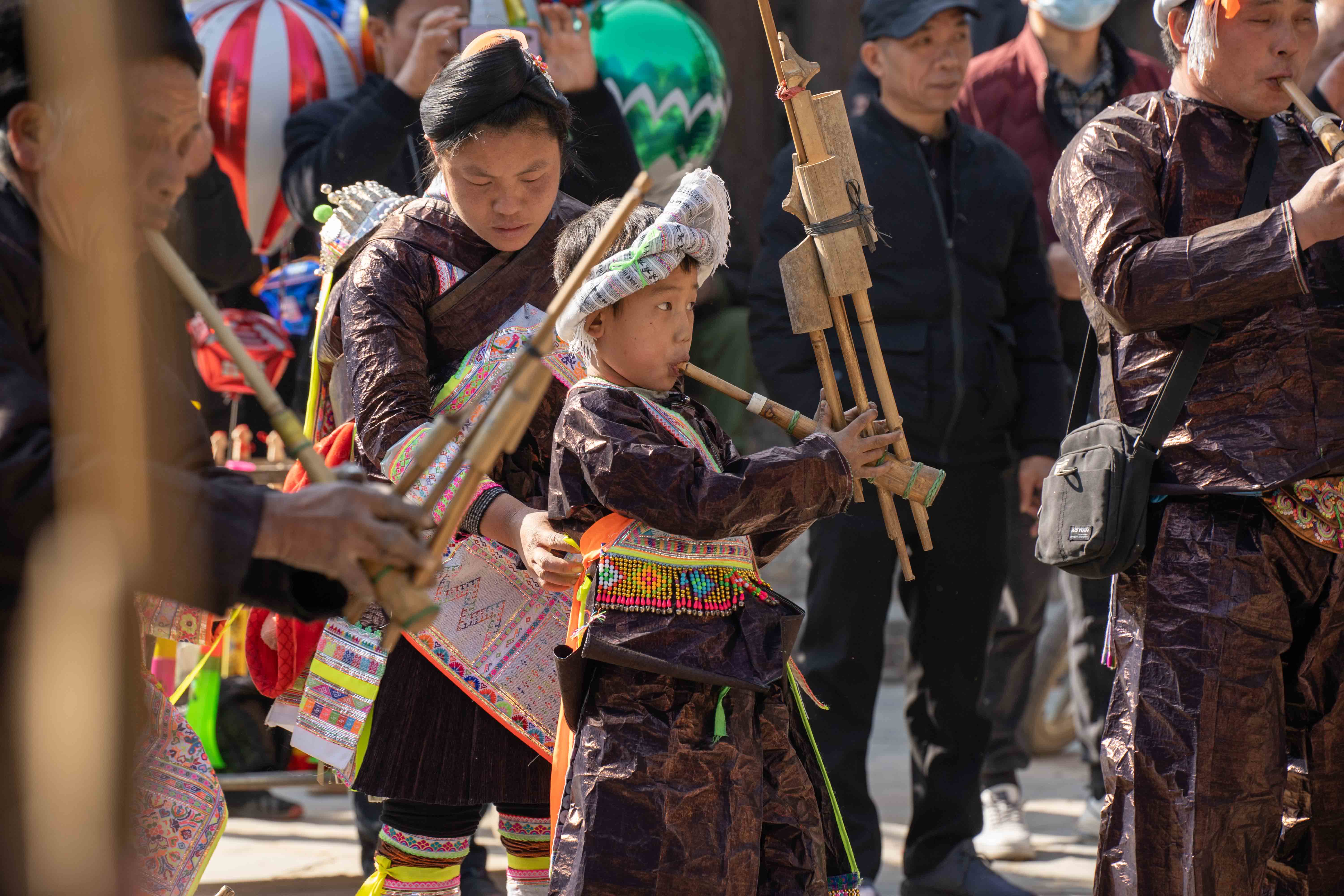 12月12日，在貴州省從江縣岜沙村，村民歡度蘆笙節。（新華社）