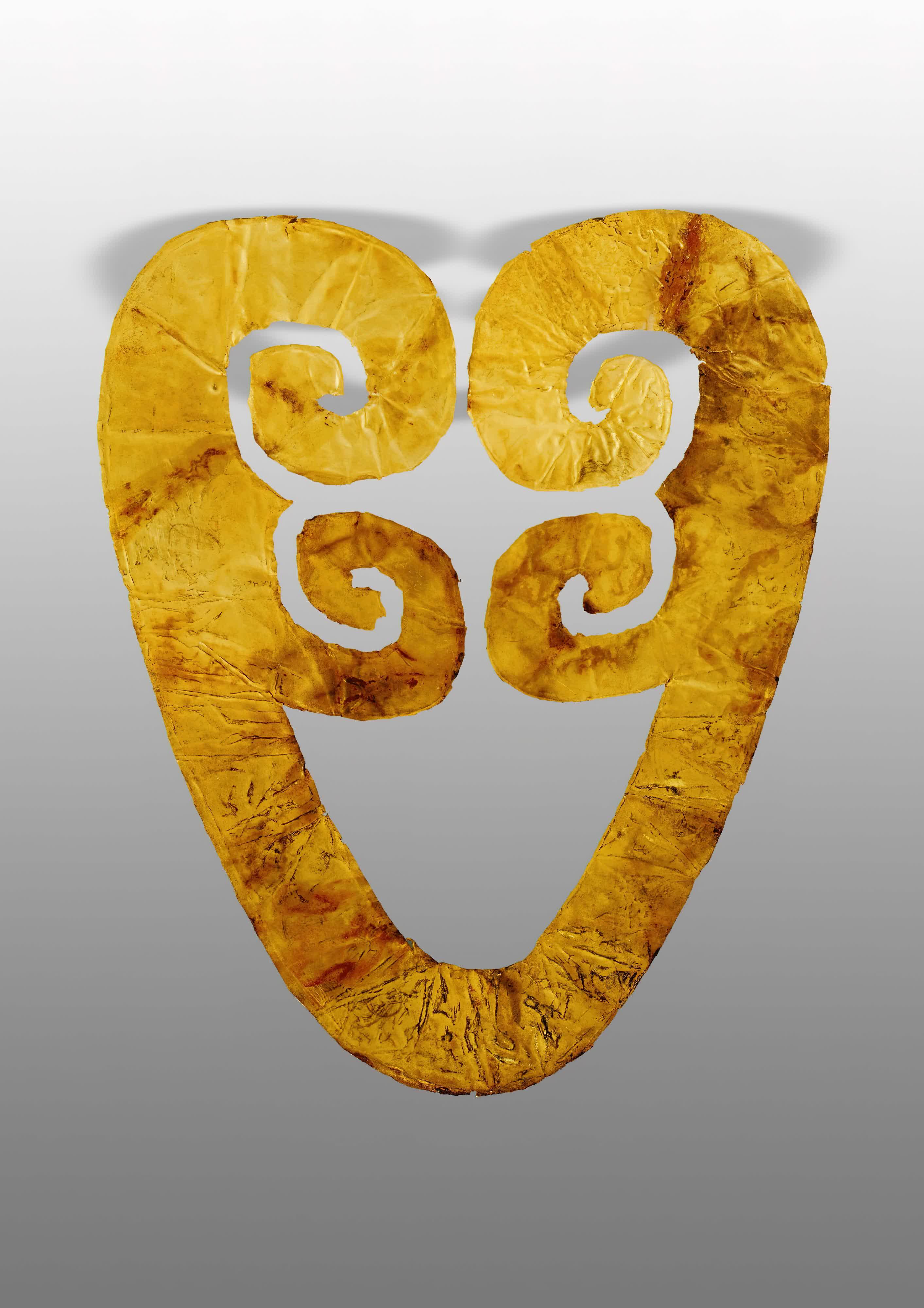 圖示金沙遺址出土的金人面像，屬國家一級文物，是展覽重點展品之一。（政府新聞處）