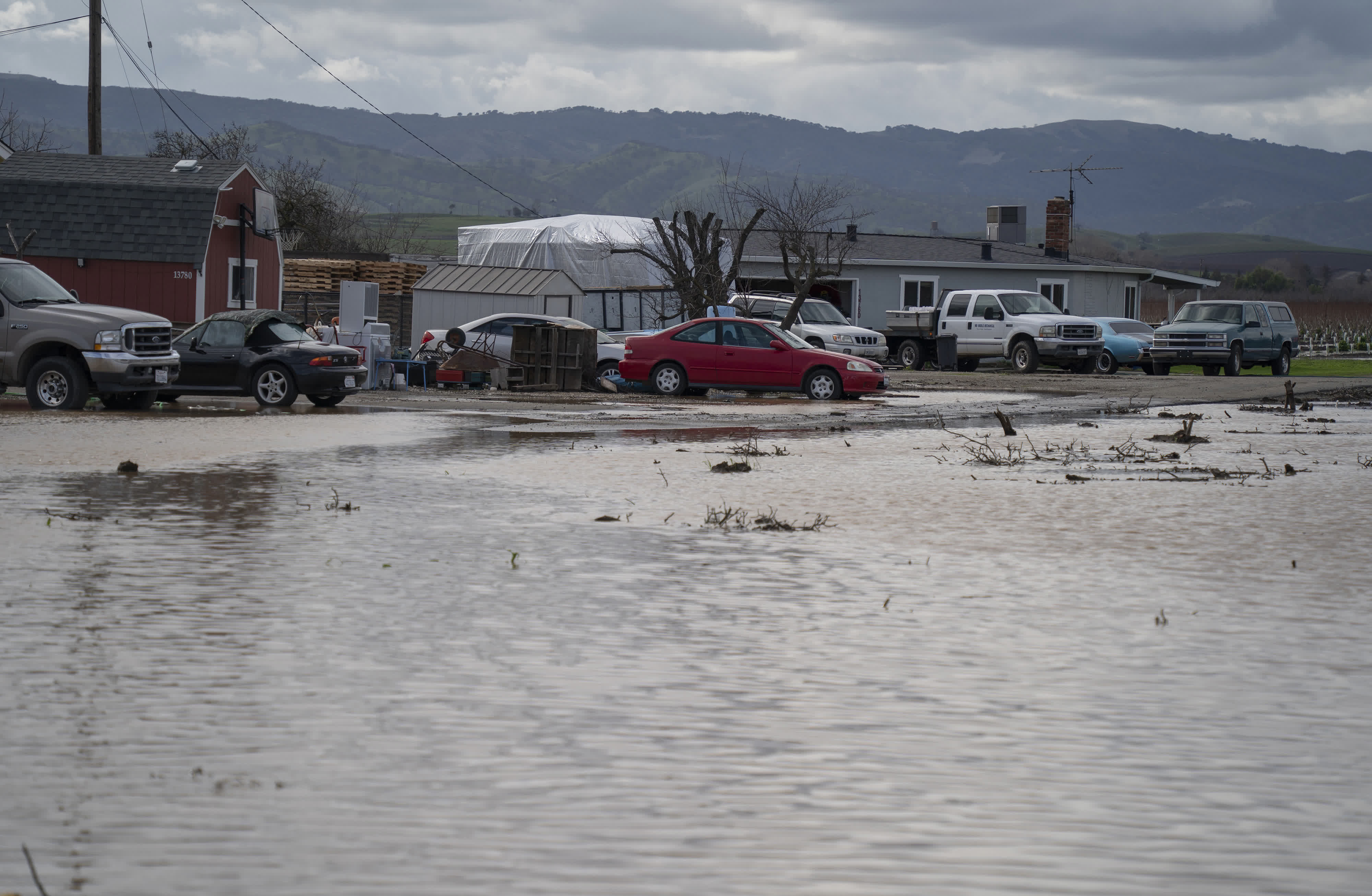 這是1月16日拍攝的美國加利福尼亞州康特拉科斯塔縣遭洪水侵襲的拜倫地區。（新華社）