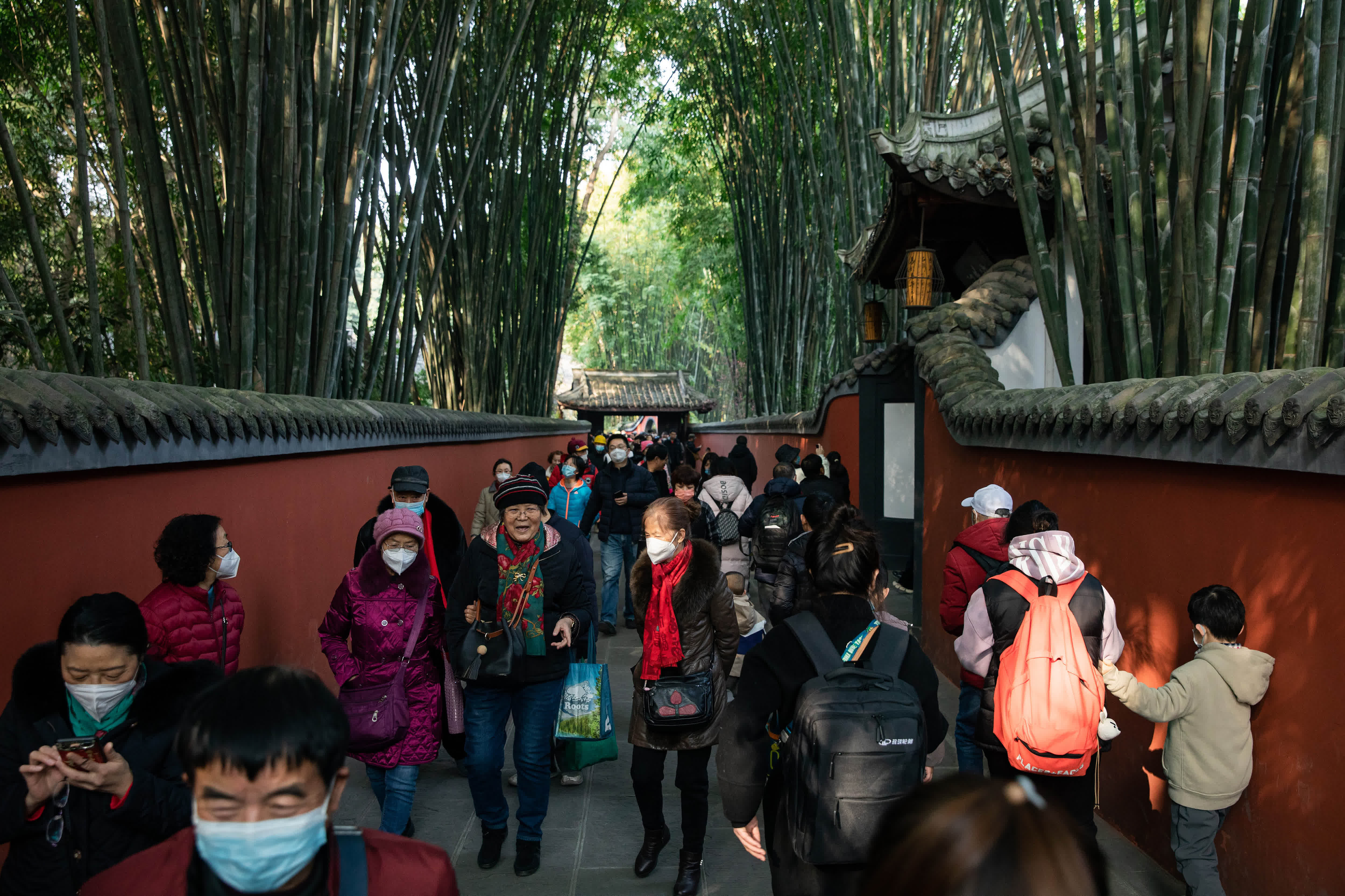 1月28日，遊客在四川成都杜甫草堂遊覽。