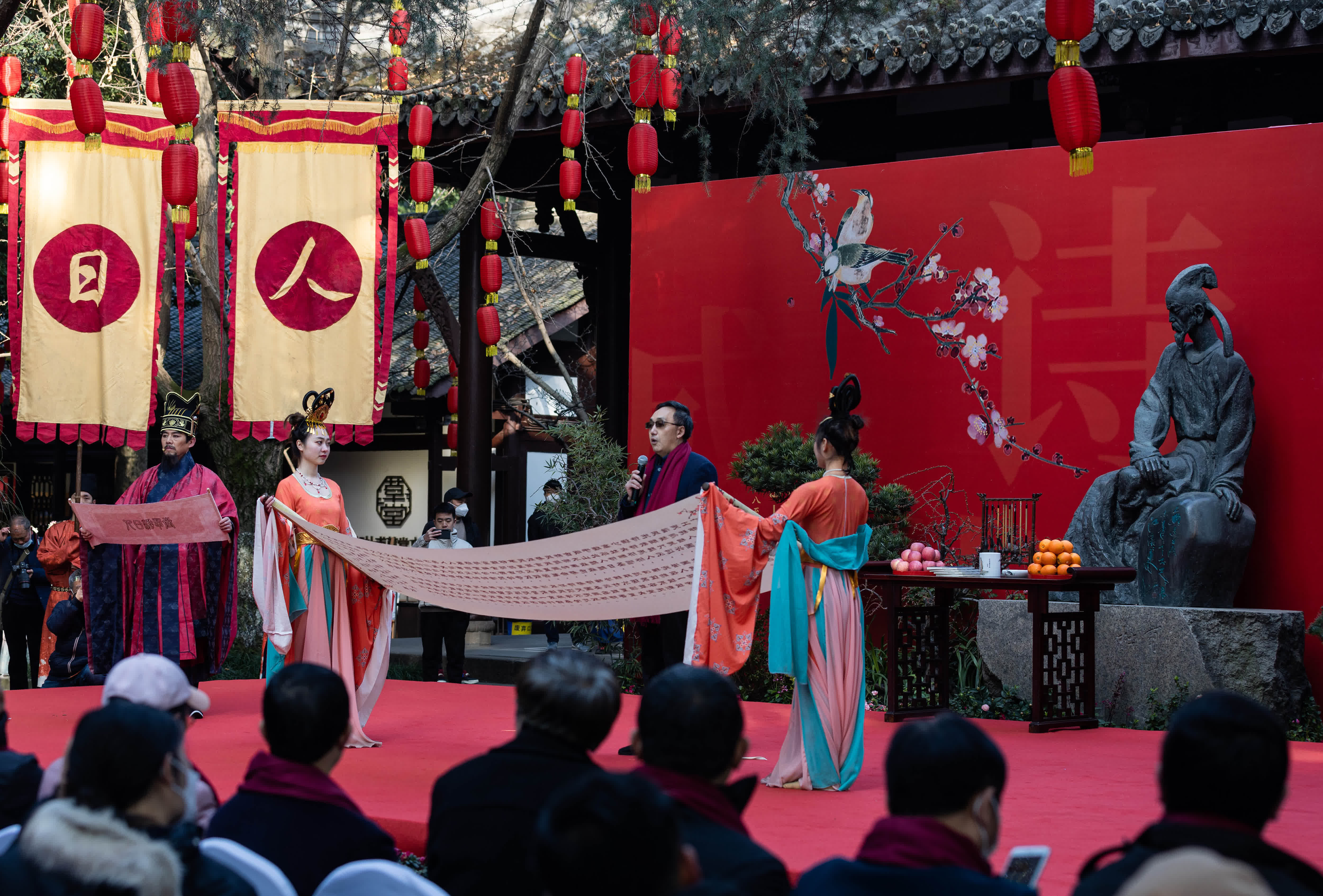 1月28日，在四川成都舉行的「人日」遊草堂、祭拜詩聖杜甫活動現場，主祭人李明泉誦讀祭文。