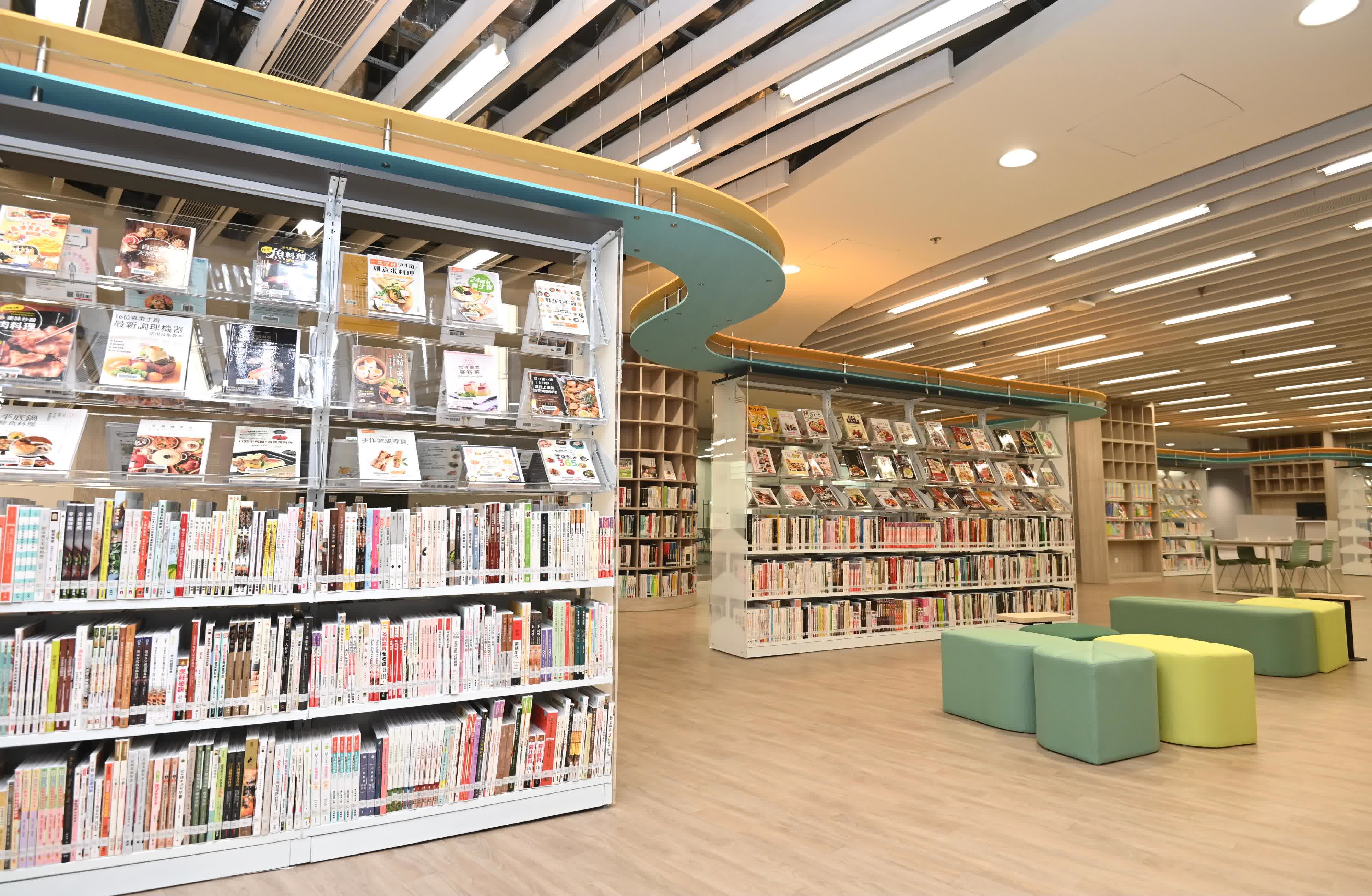 館內的成人圖書館。