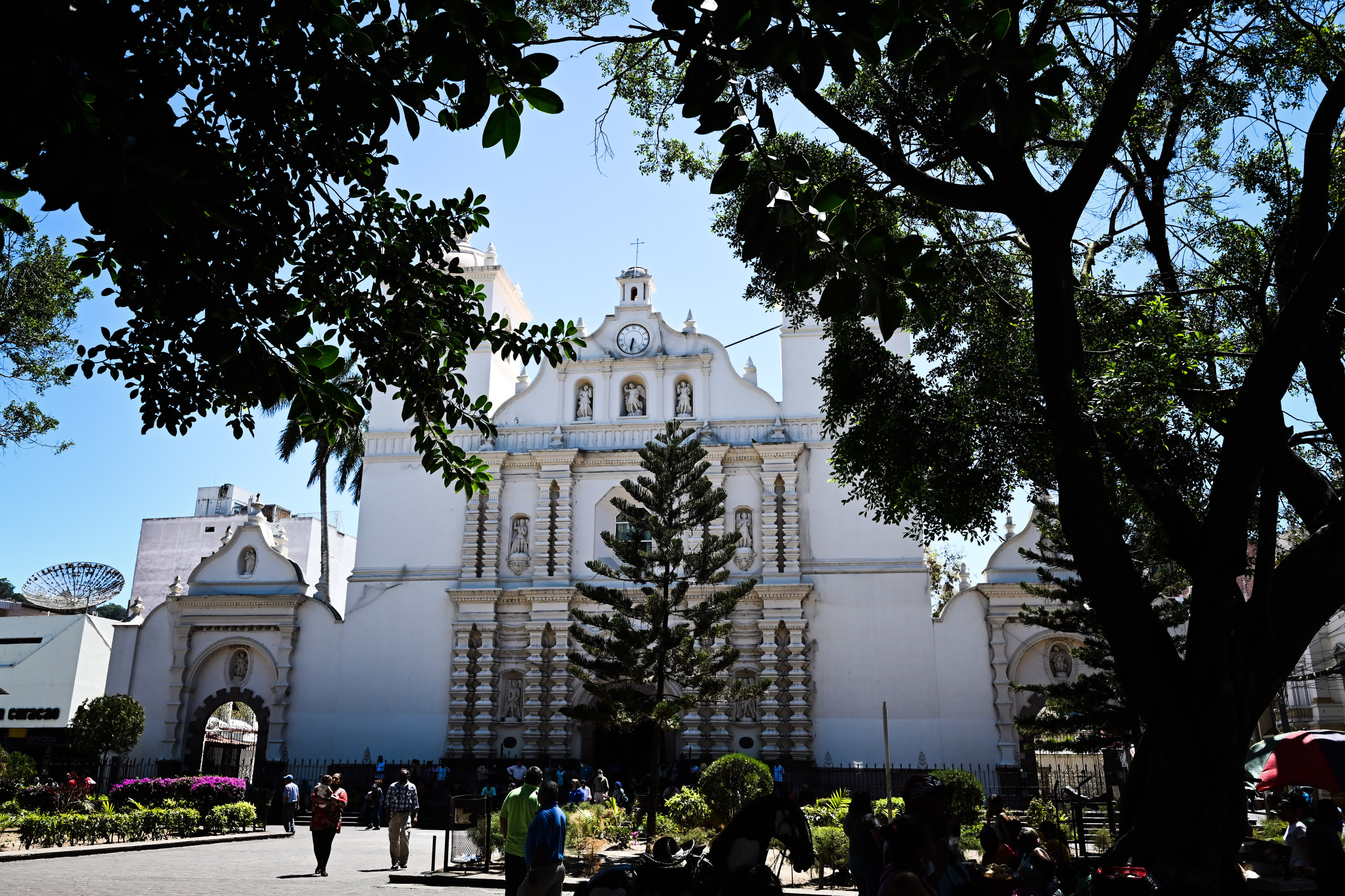 這是3月26日在洪都拉斯首都特古西加爾巴拍攝的特古西加爾巴大教堂。（新華社）