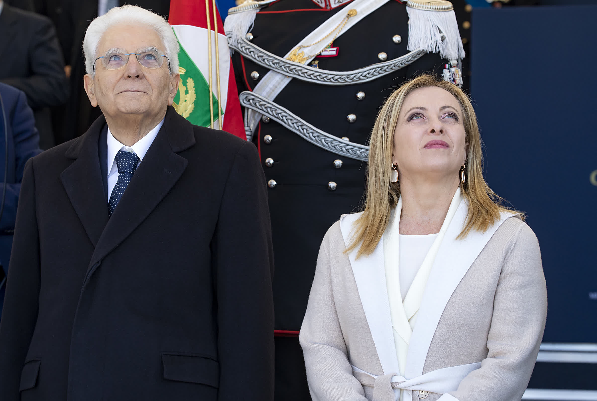 3月28日，意大利總統馬塔雷拉（左）和總理梅洛尼在羅馬出席慶祝活動。（新華社）