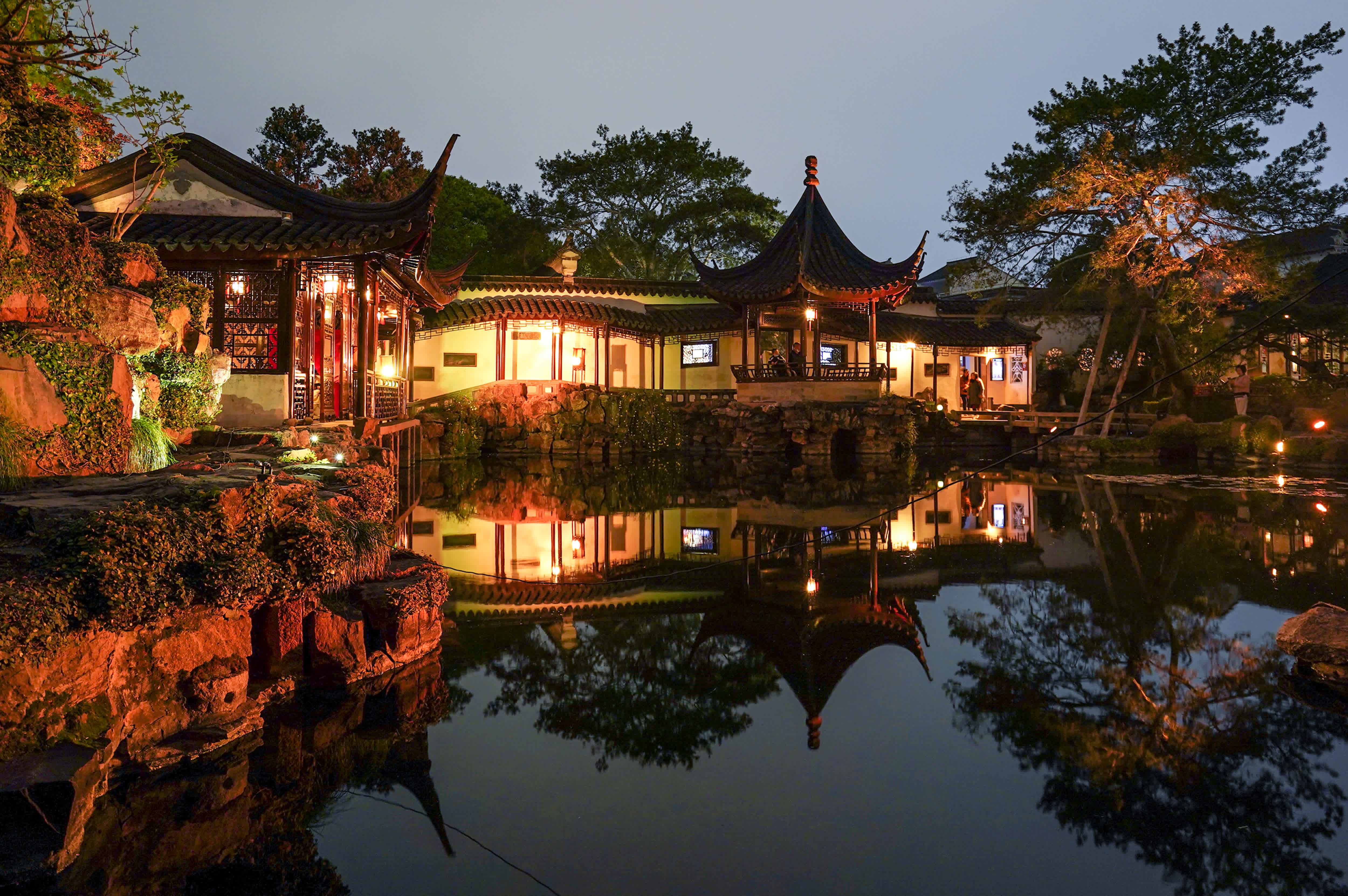 這是4月5日拍攝的蘇州網師園夜景。（新華社）