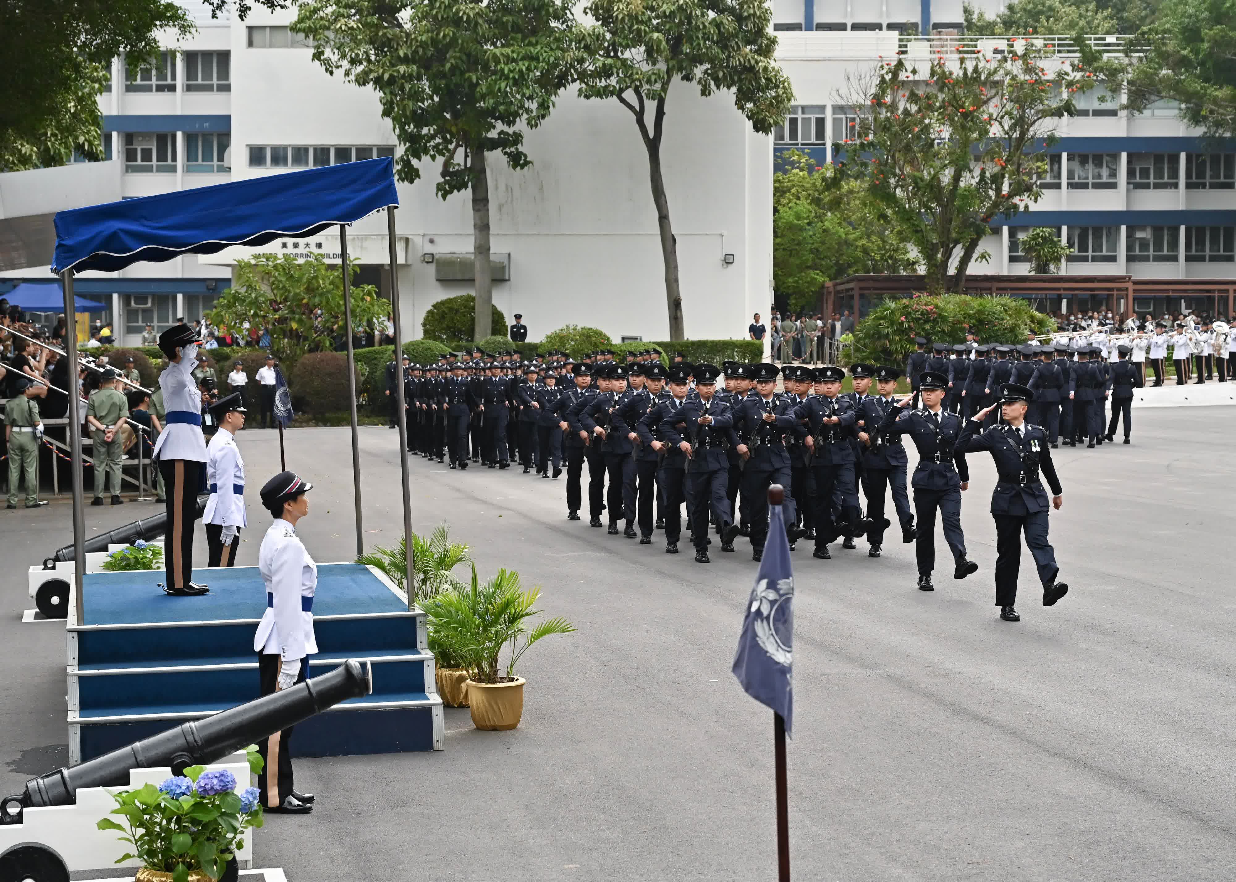劉賜蕙出席在香港警察學院舉行的結業會操。（政府新聞處）