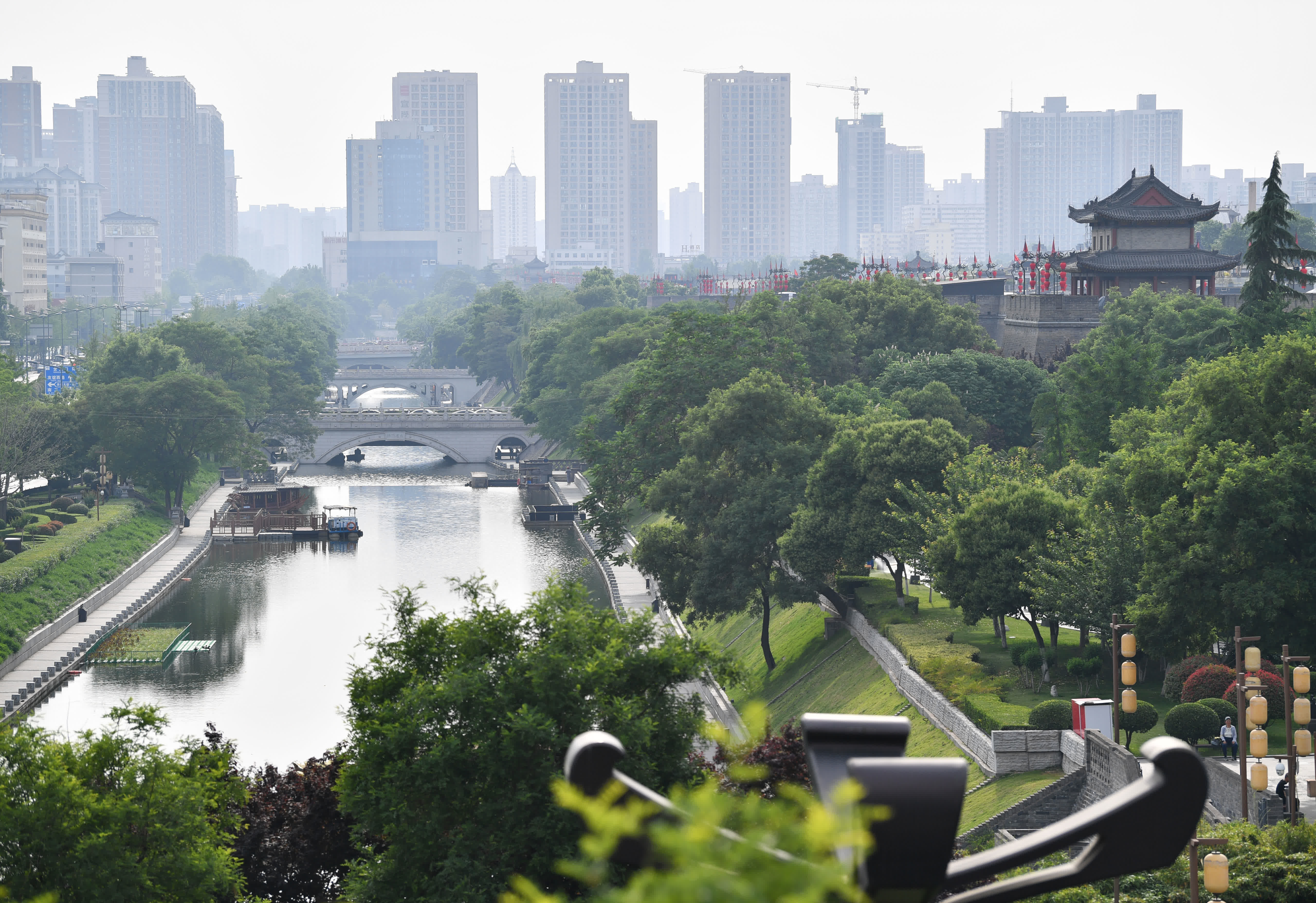這是5月15日拍攝的西安市明城牆護城河。新華社
