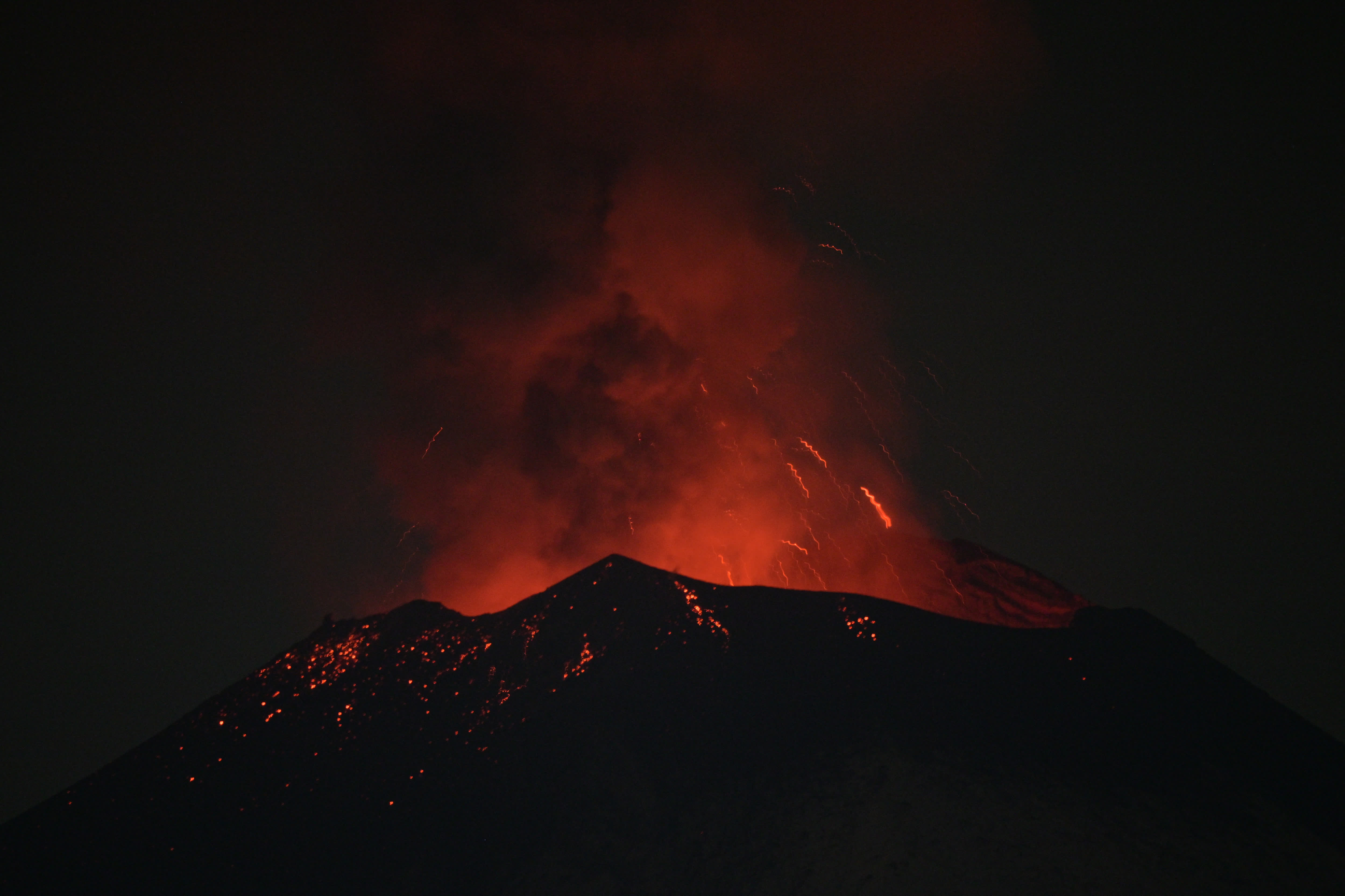 這是5月22日在墨西哥普埃布拉州拍攝的波波卡特佩特火山。