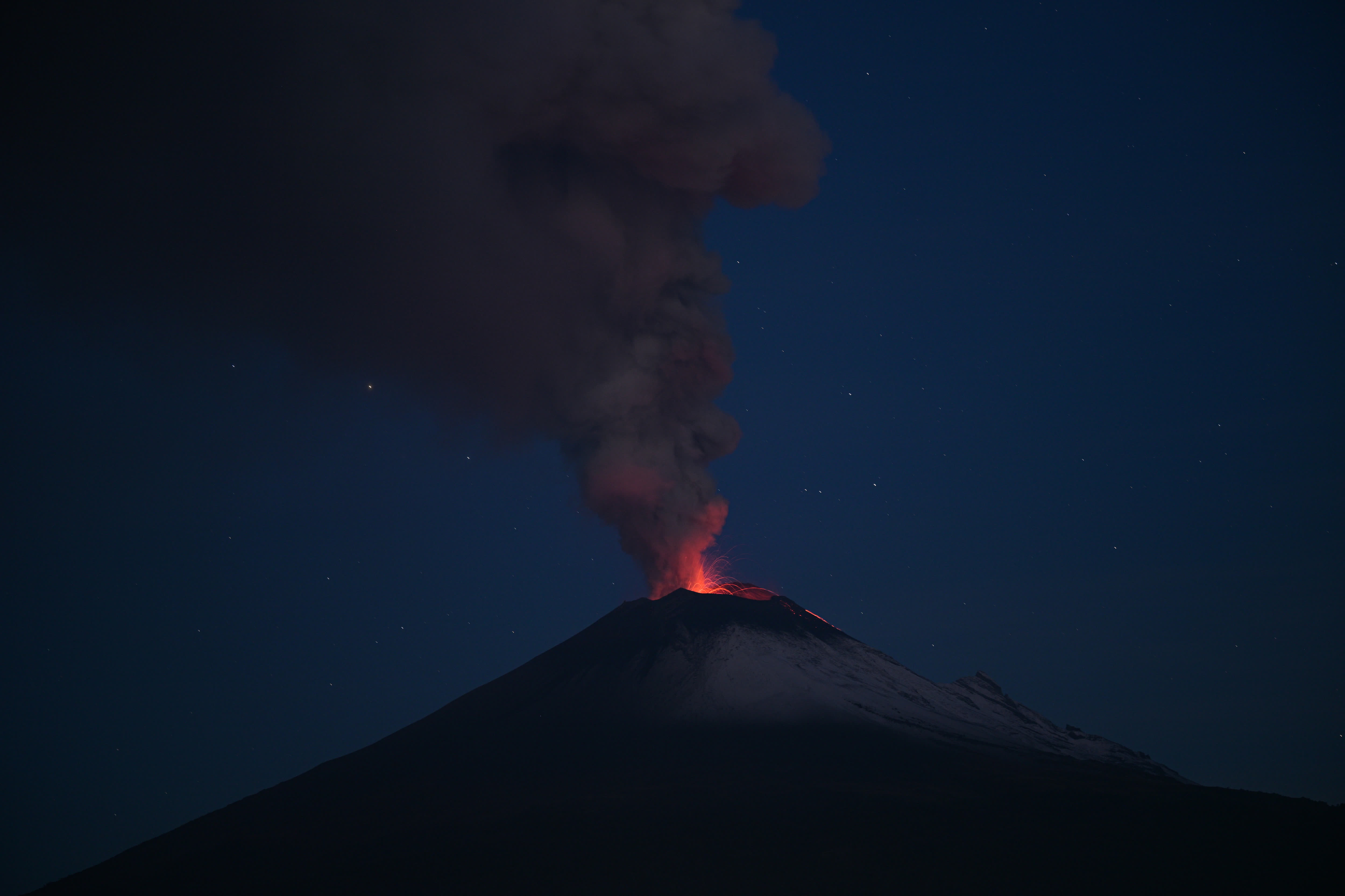這是5月22日在墨西哥普埃布拉州拍攝的波波卡特佩特火山。